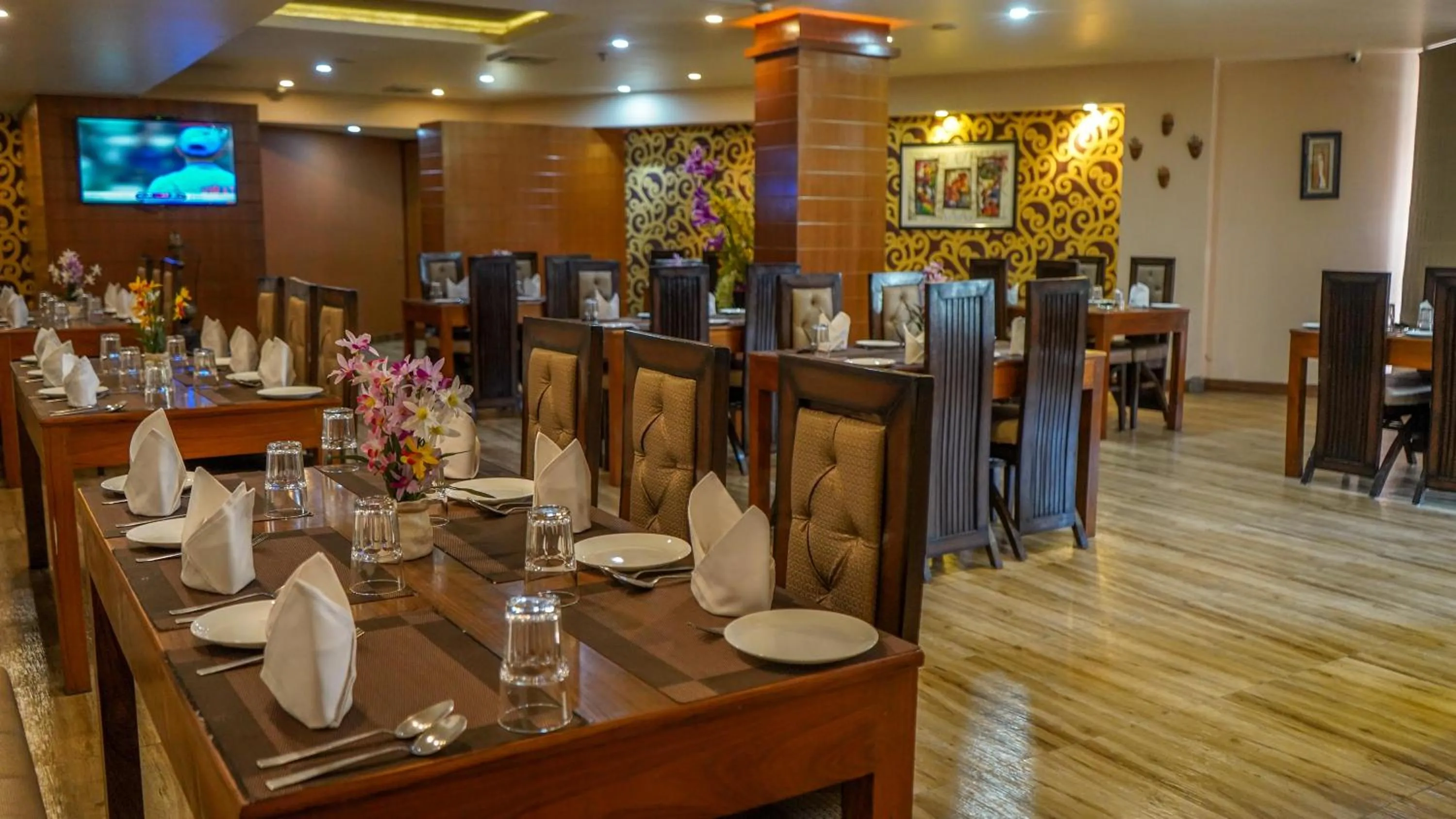 Restaurant/places to eat in Hotel JSR Continental
