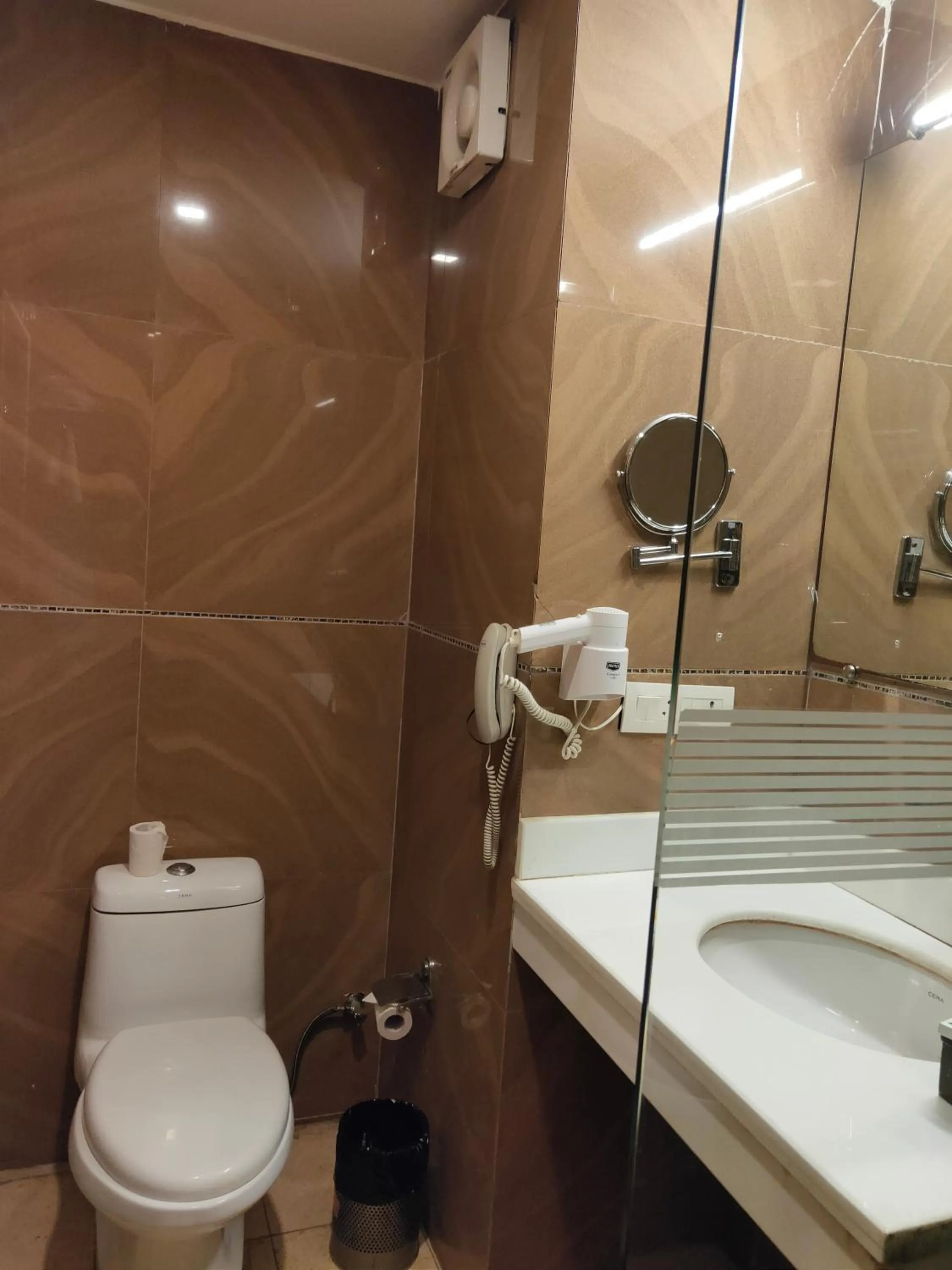 Bathroom in Hotel JSR Continental