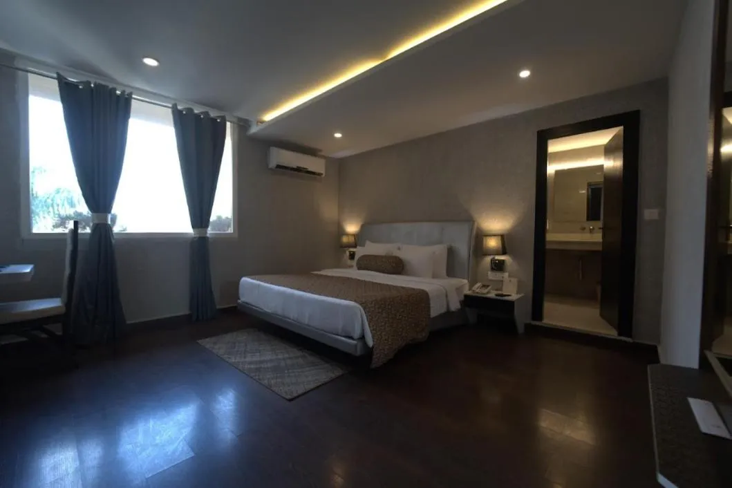 Bedroom, Bed in Hotel JSR Continental