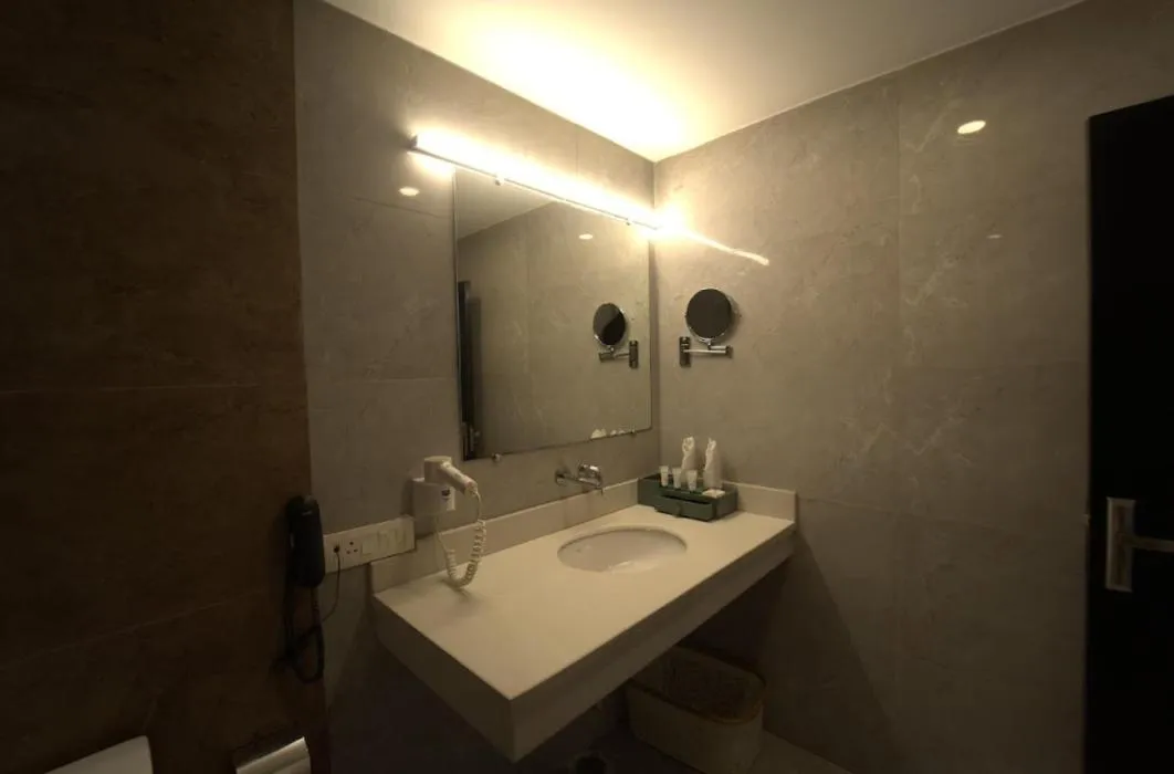 Bathroom in Hotel JSR Continental