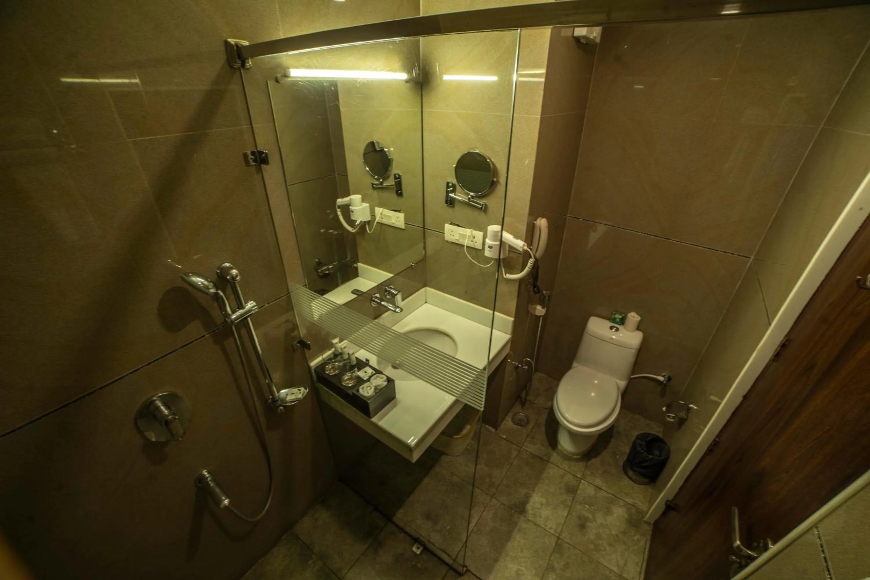 Bathroom in Hotel JSR Continental