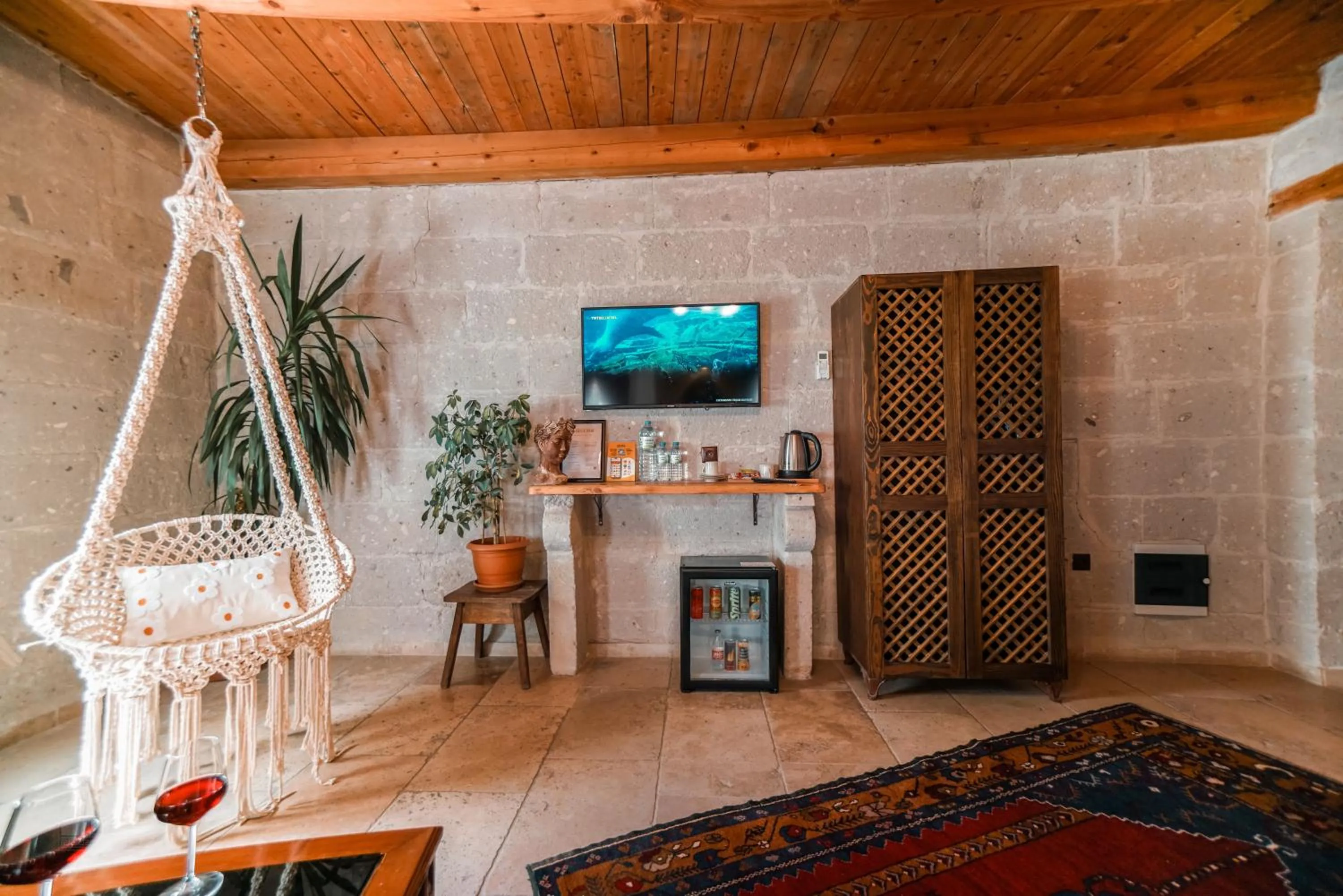 Photo of the whole room in Zeus Cave Suites