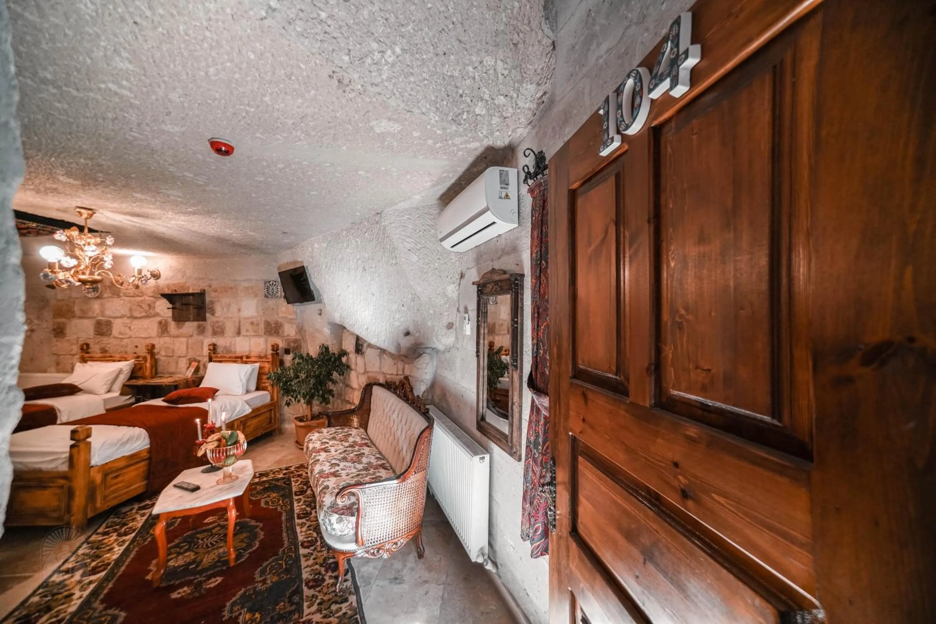 Photo of the whole room in Zeus Cave Suites