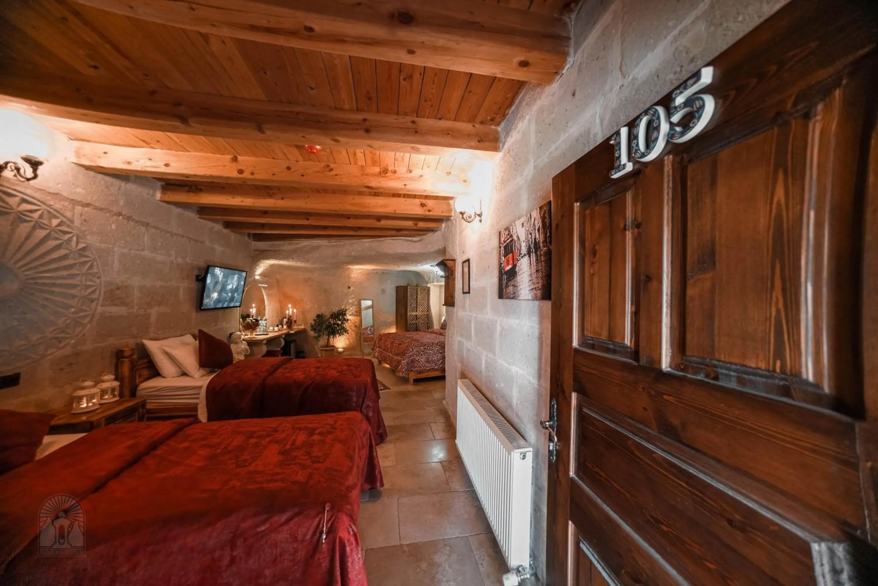 Photo of the whole room in Zeus Cave Suites