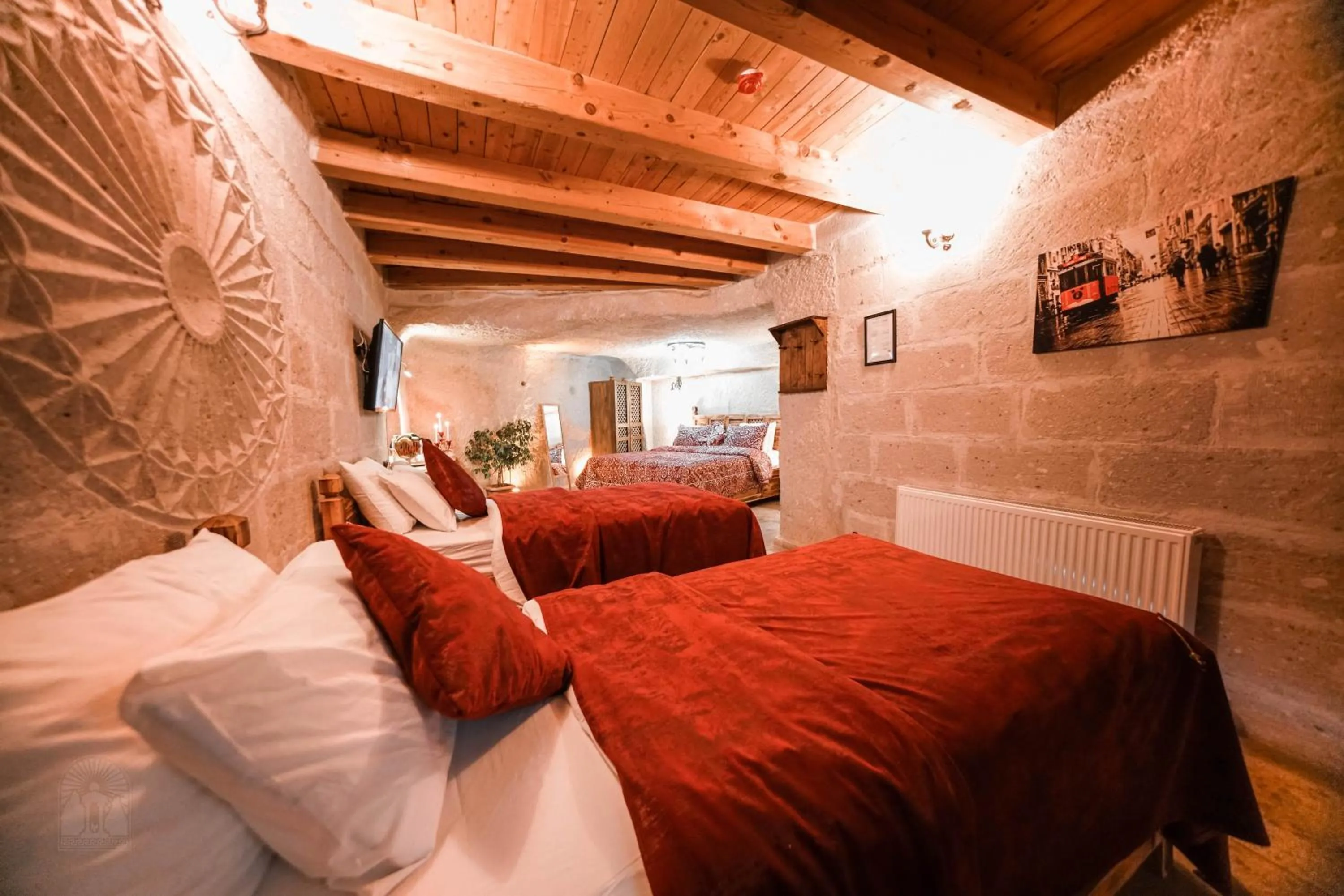 Photo of the whole room, Bed in Zeus Cave Suites