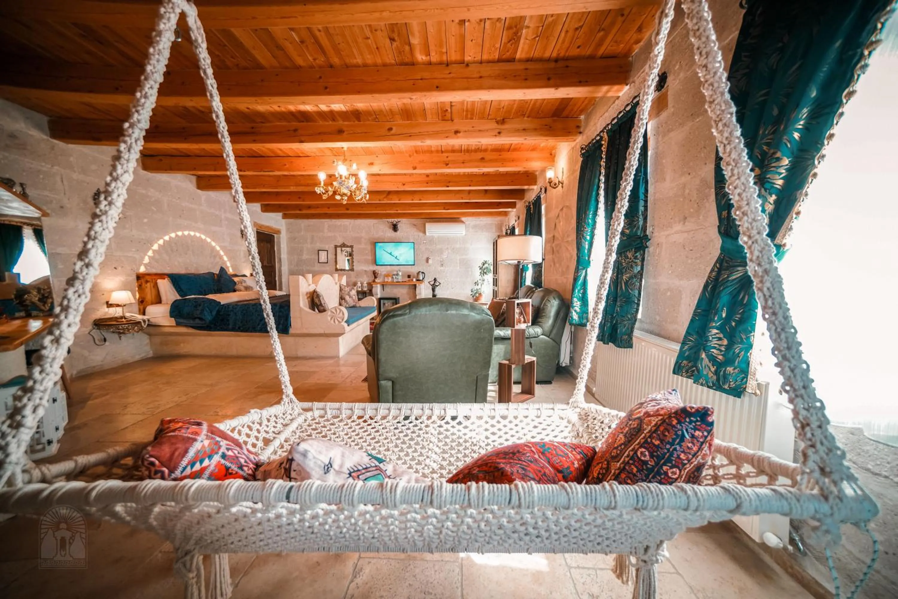 Photo of the whole room in Zeus Cave Suites