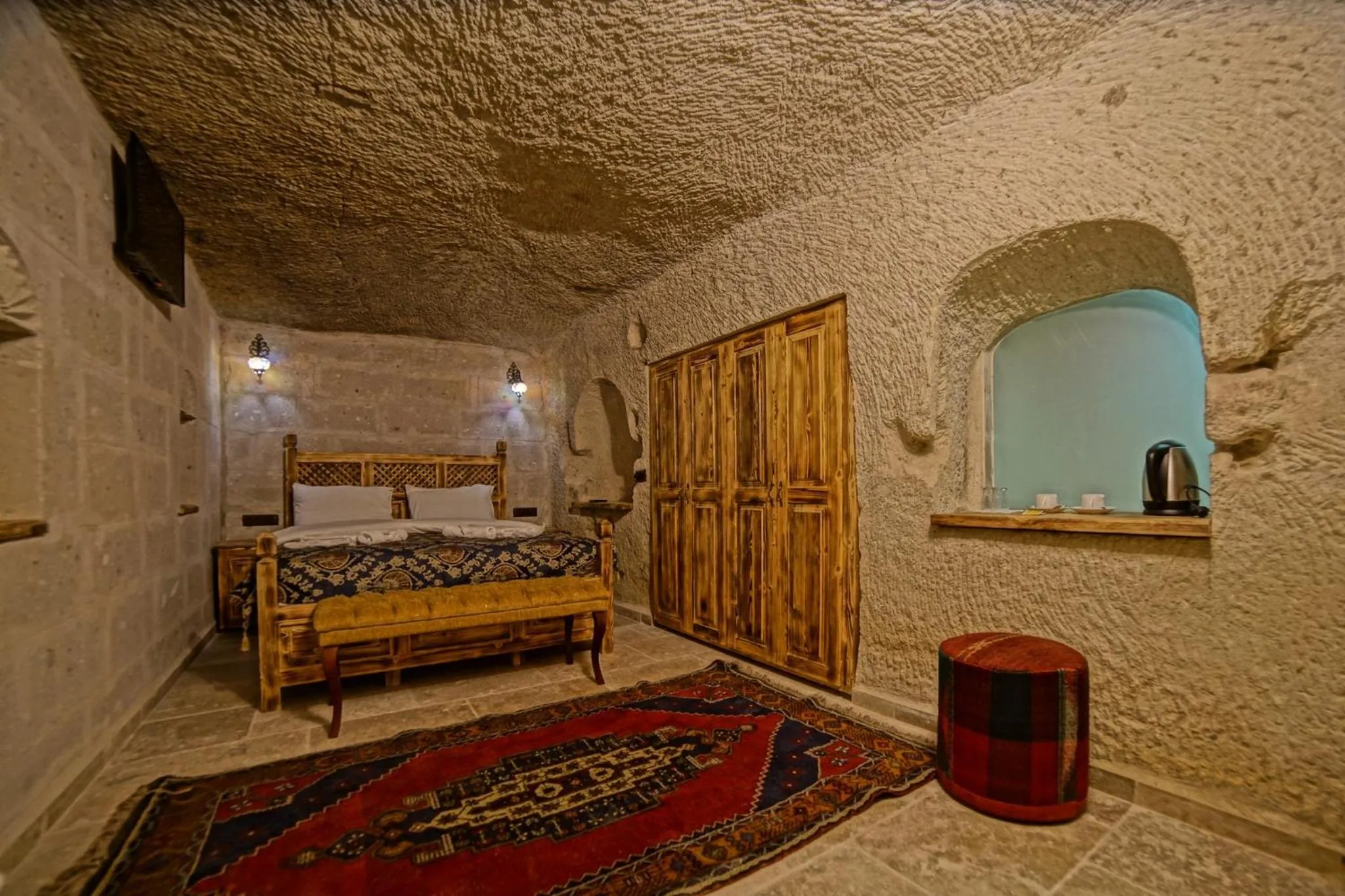 Bathroom, Bed in Zeus Cave Suites