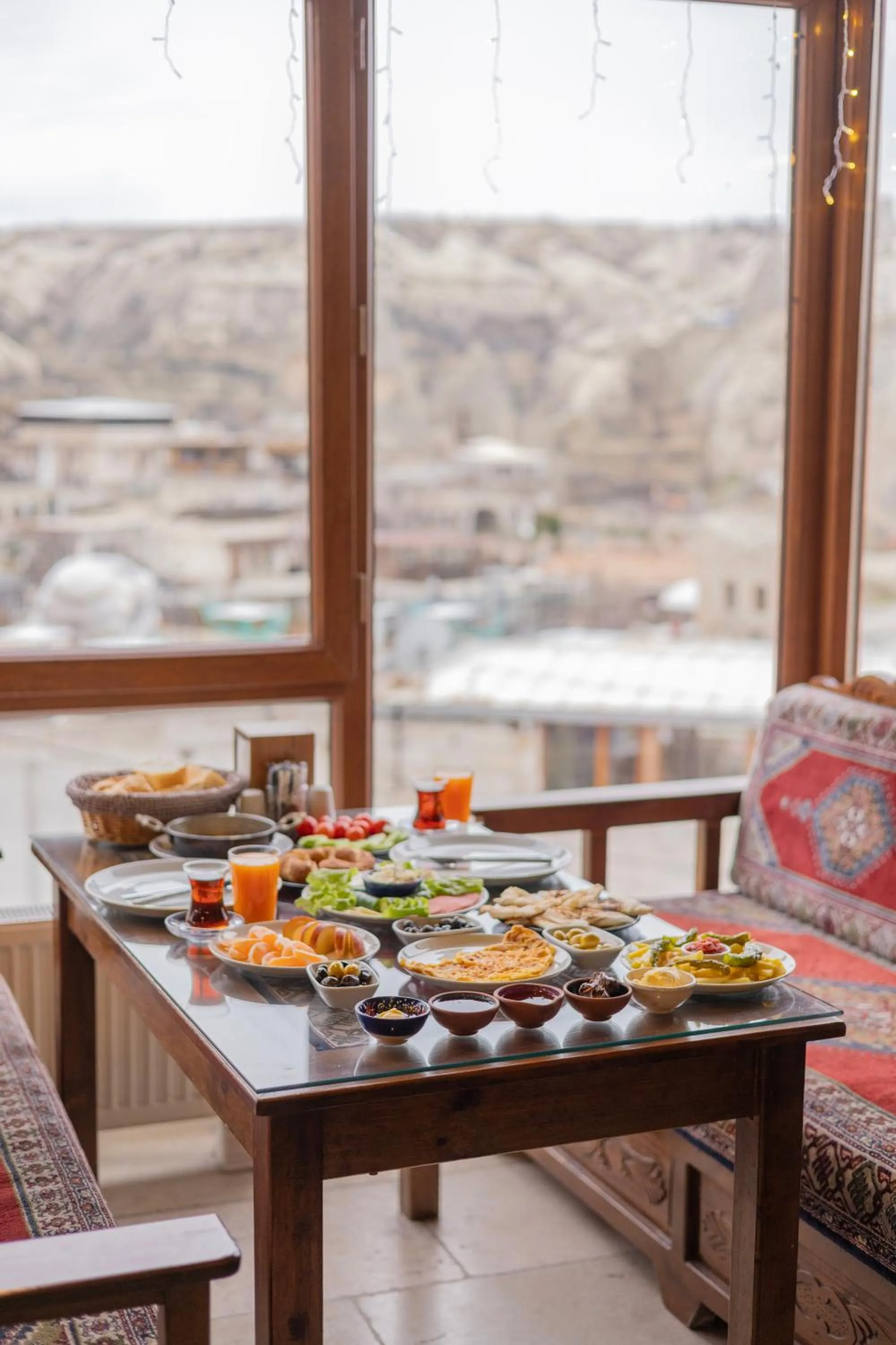 Restaurant/places to eat in Zeus Cave Suites