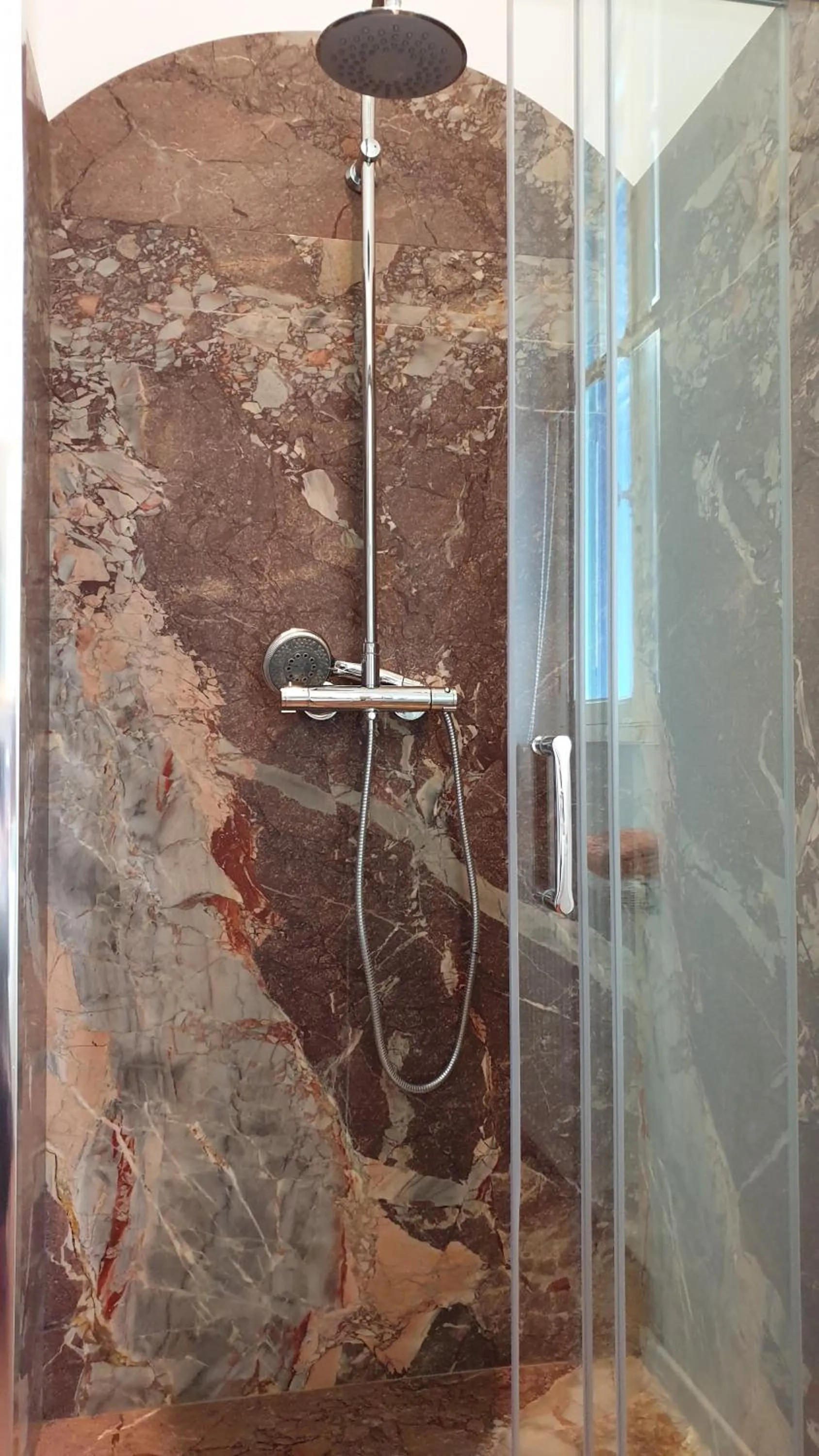 Shower in Petit Château