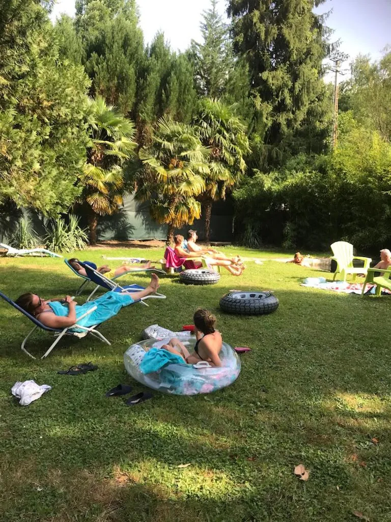 People in Petit Château