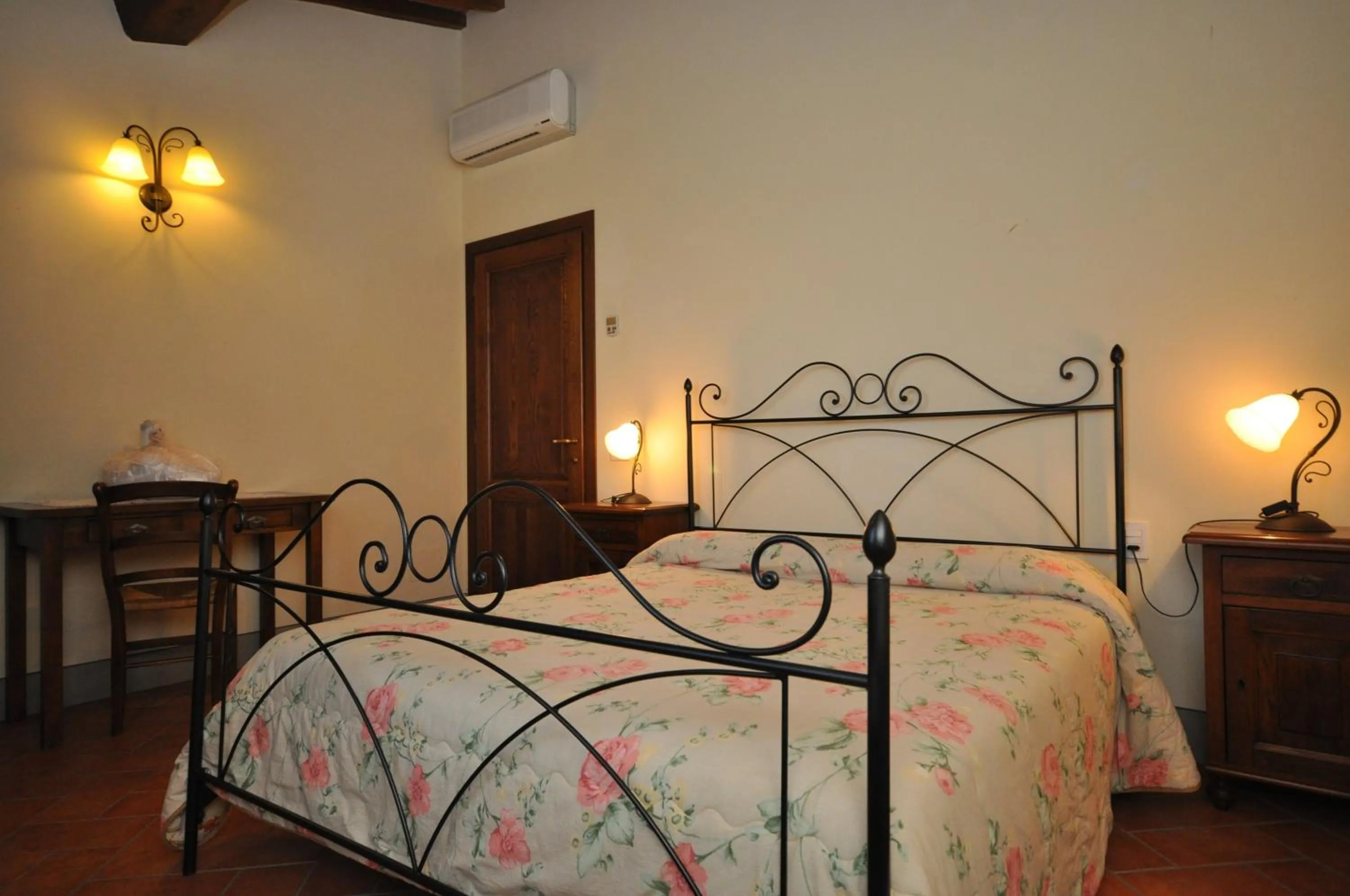 Bedroom, Bed in Agriturismo Musignano