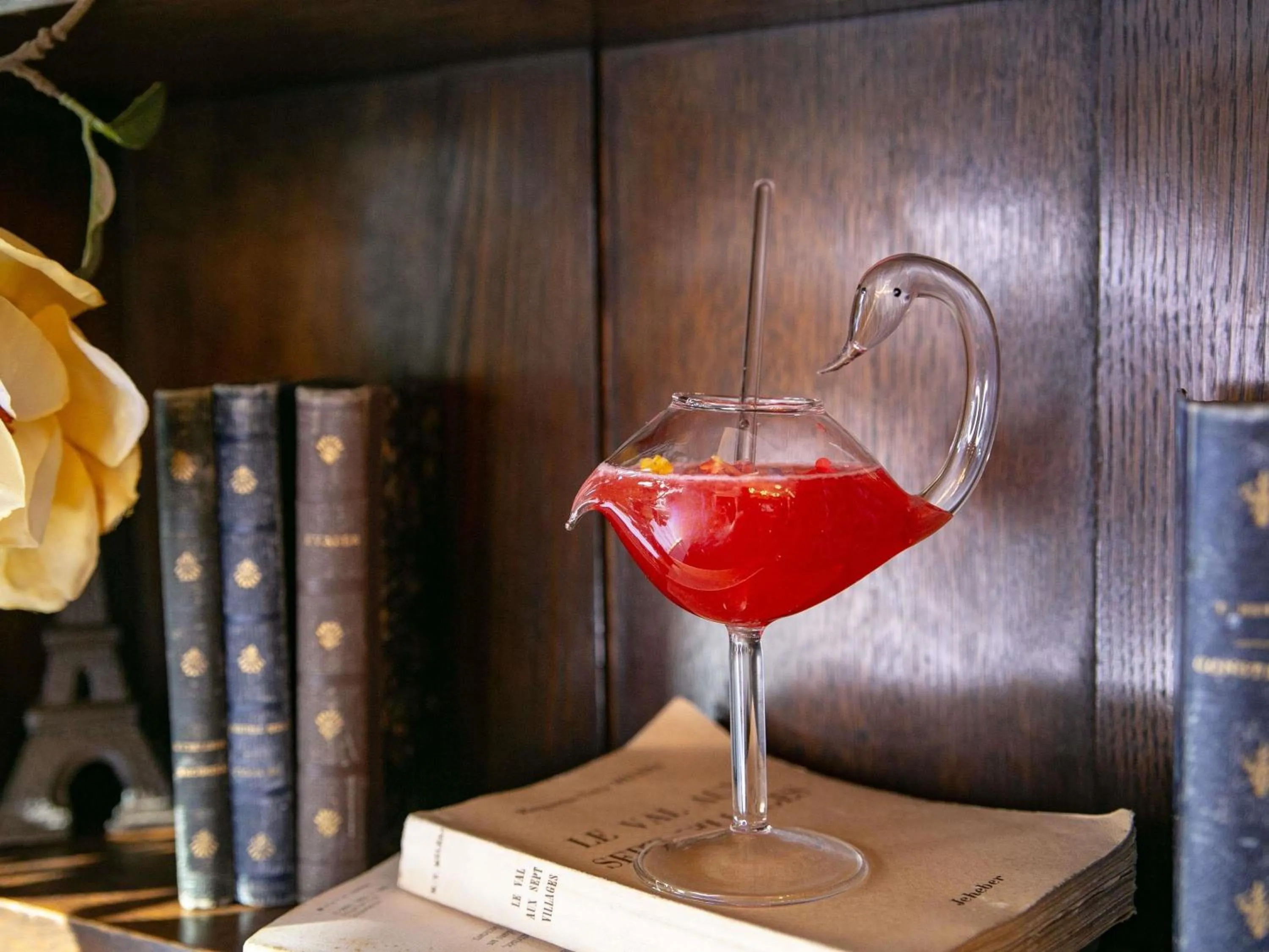 Lounge or bar in Sofitel Lafayette Square Washington DC