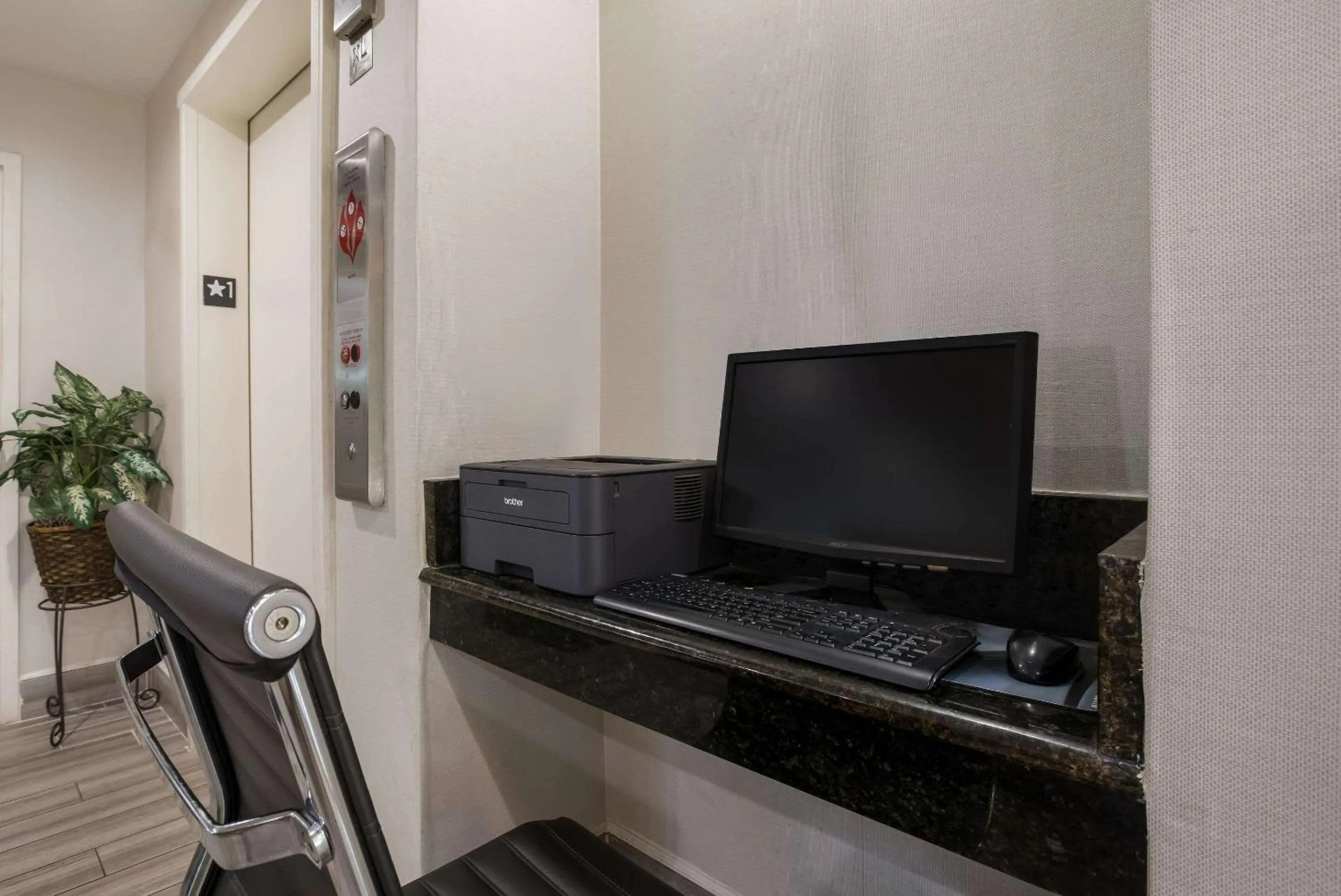 Business facilities in Quality Inn Northlake