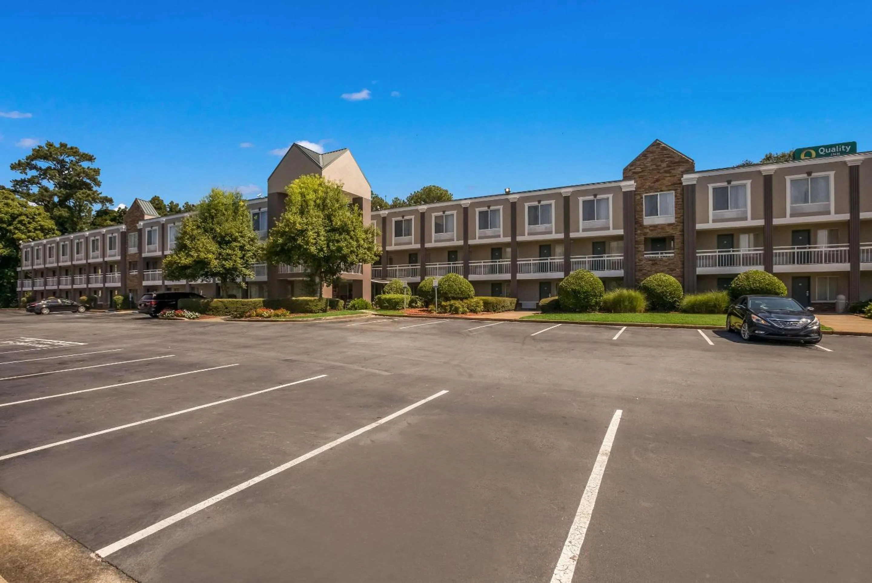 Property building in Quality Inn Northlake