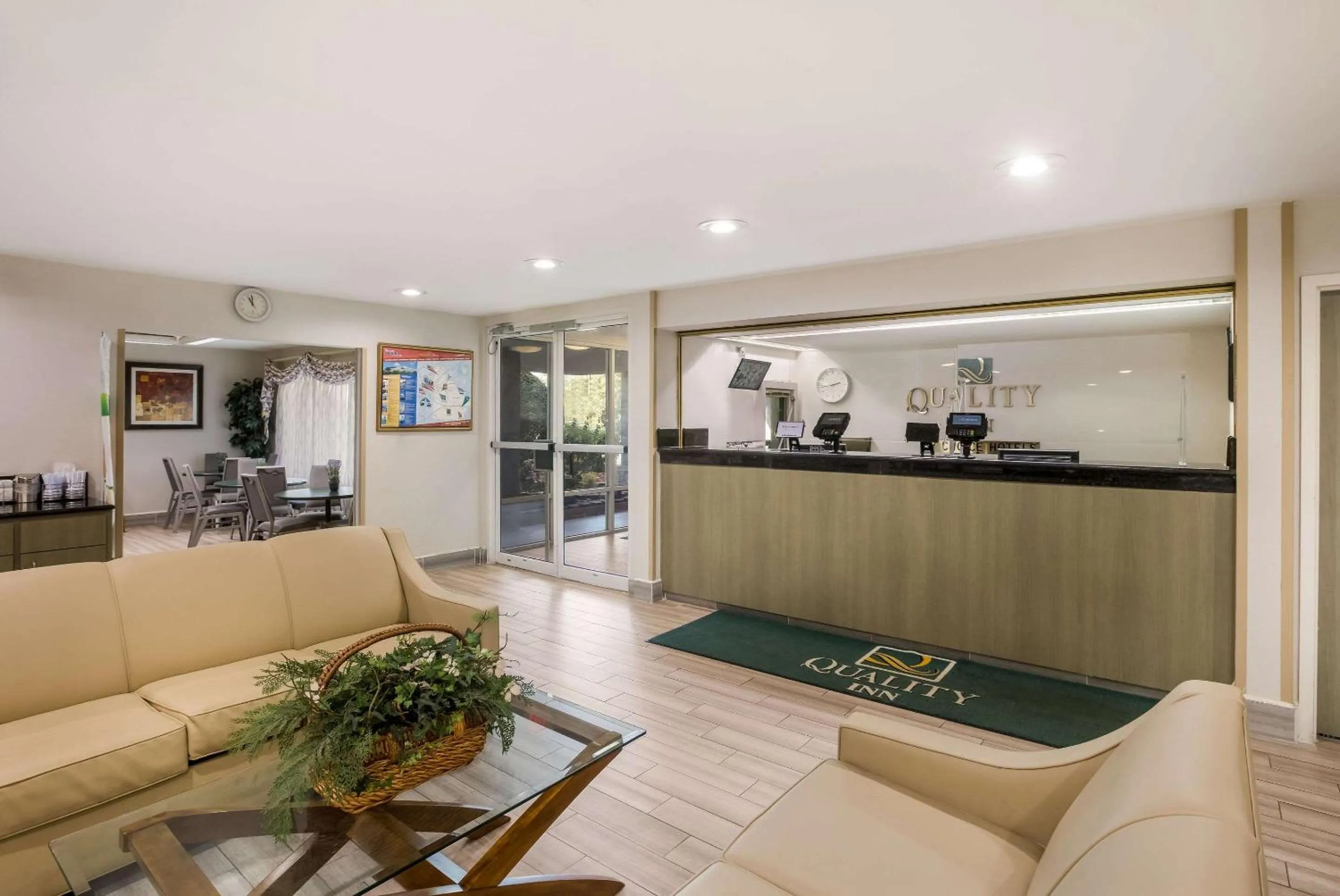Lobby or reception in Quality Inn Northlake