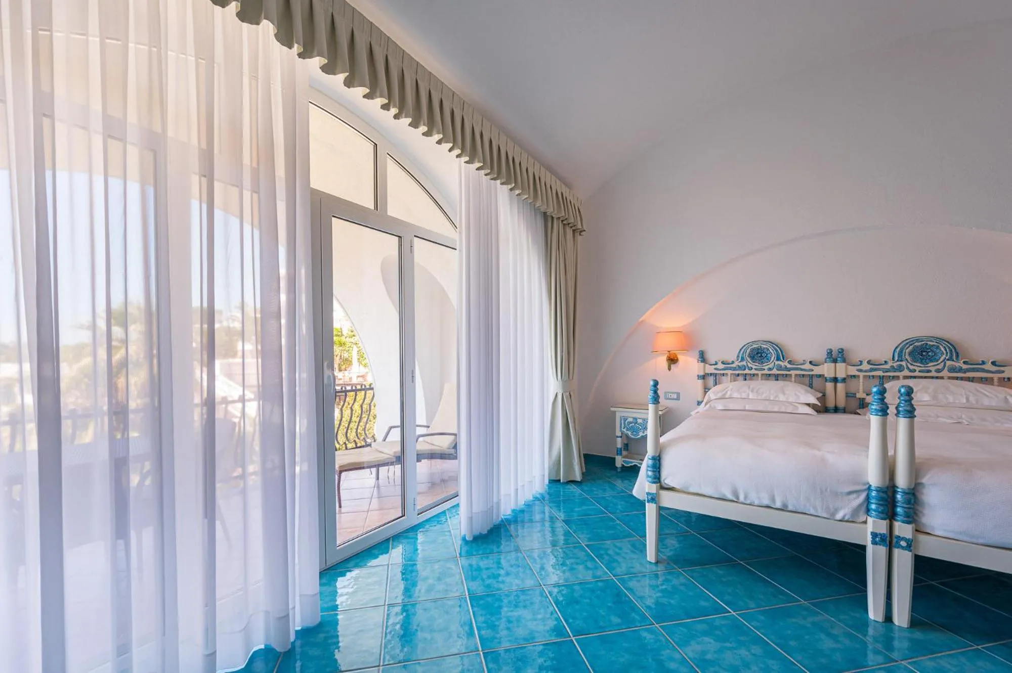 Bed in Grand Hotel Le Rocce