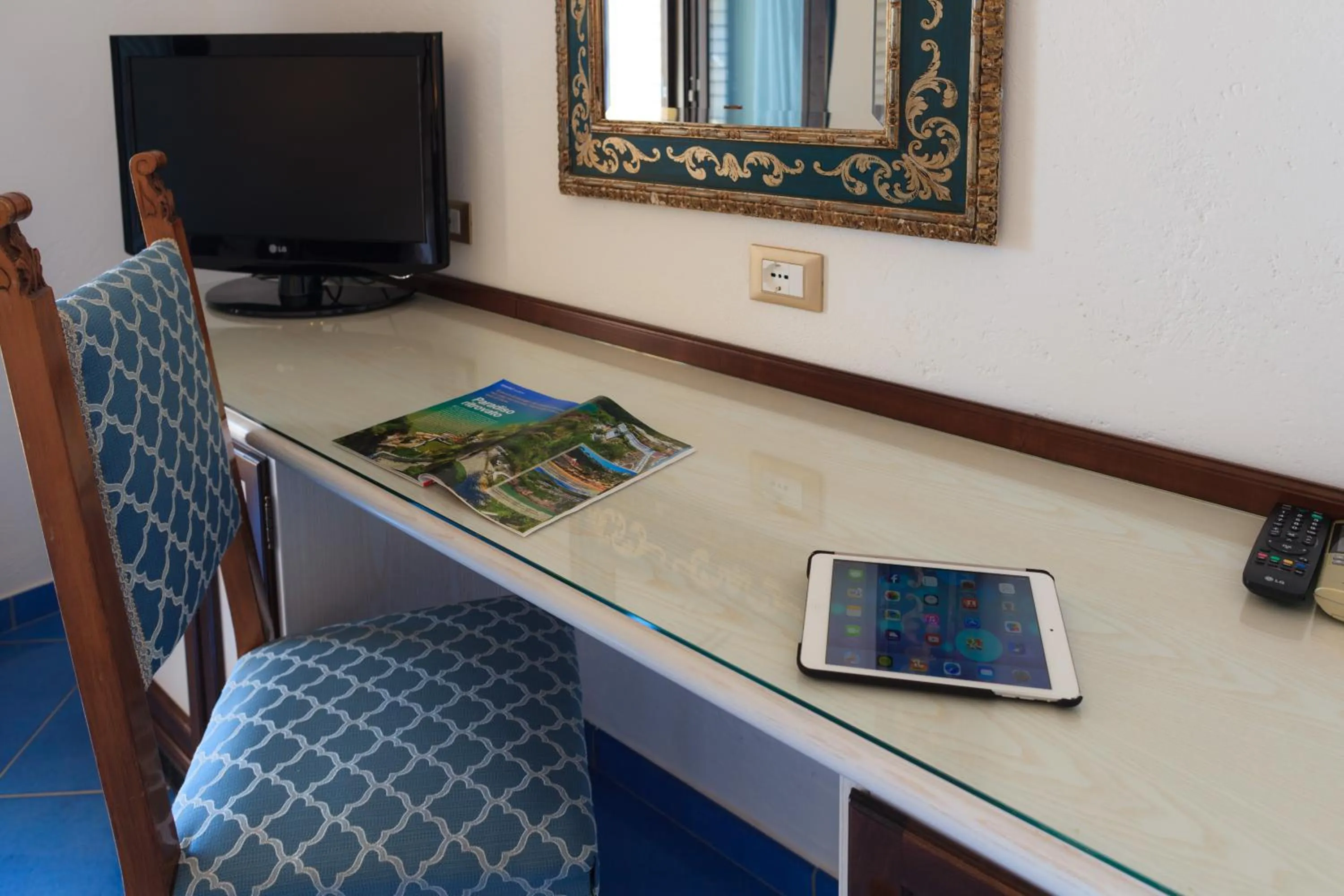 TV and multimedia in Grand Hotel Le Rocce