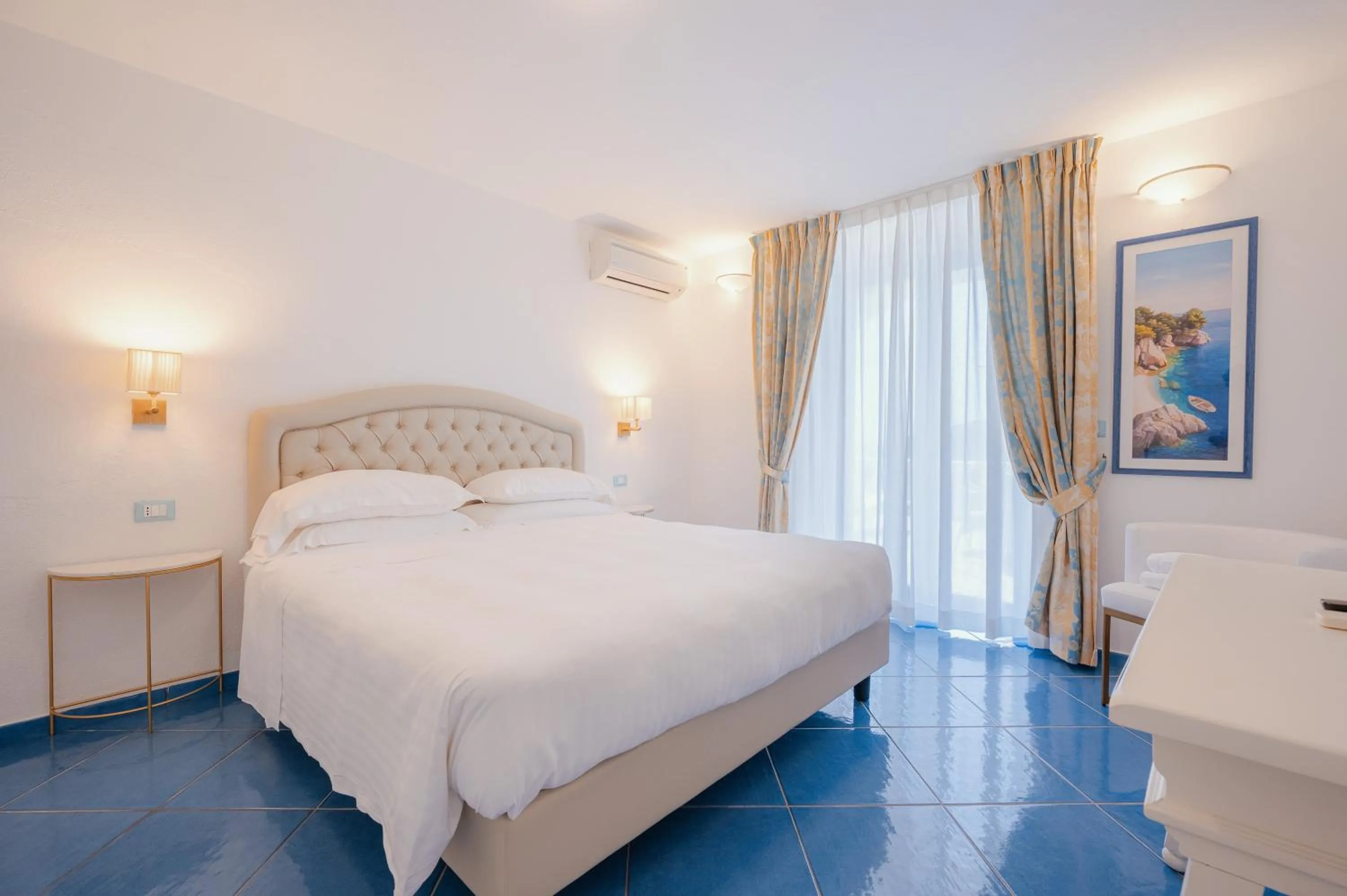 Bed in Grand Hotel Le Rocce