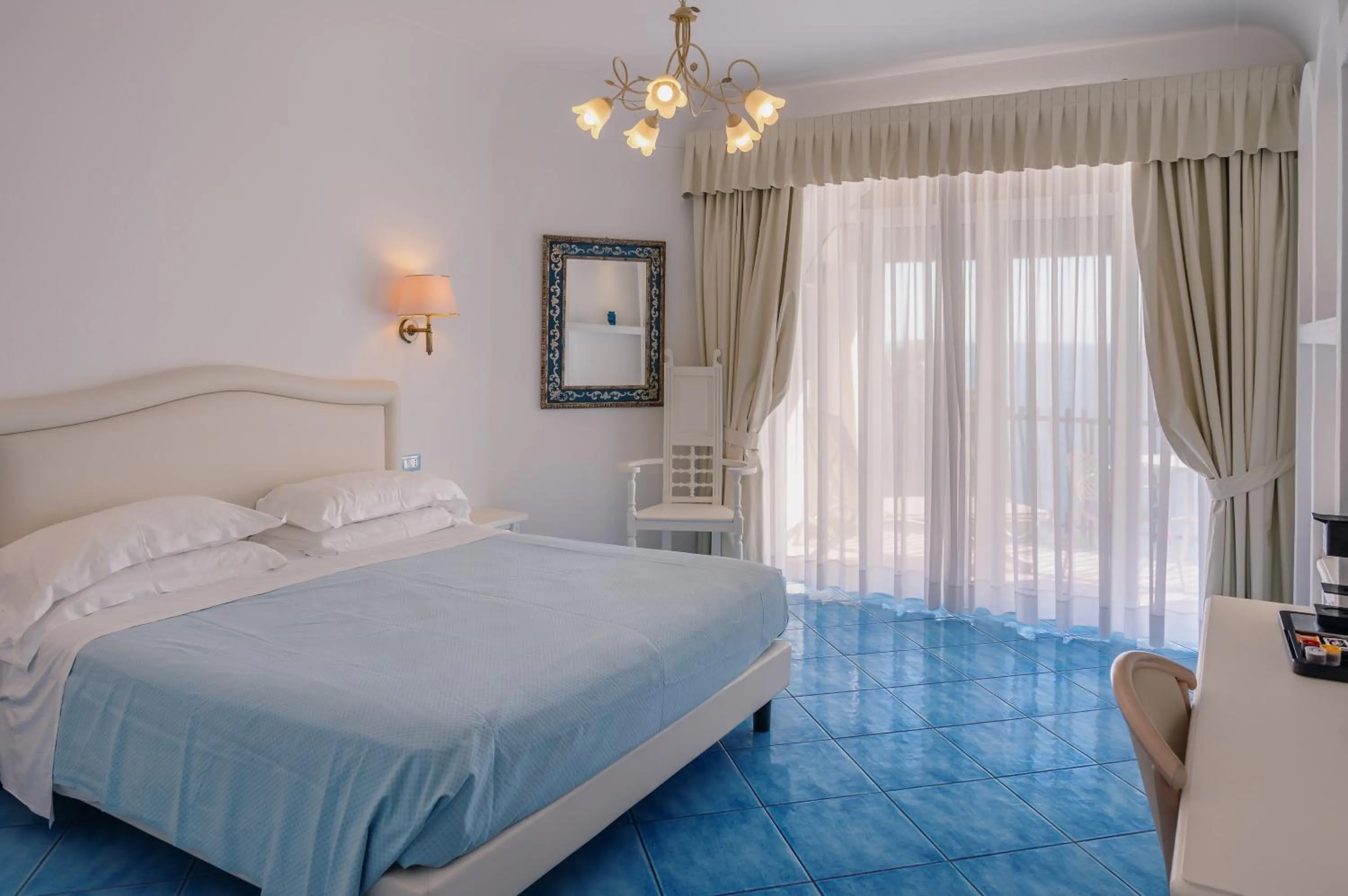 Bed in Grand Hotel Le Rocce