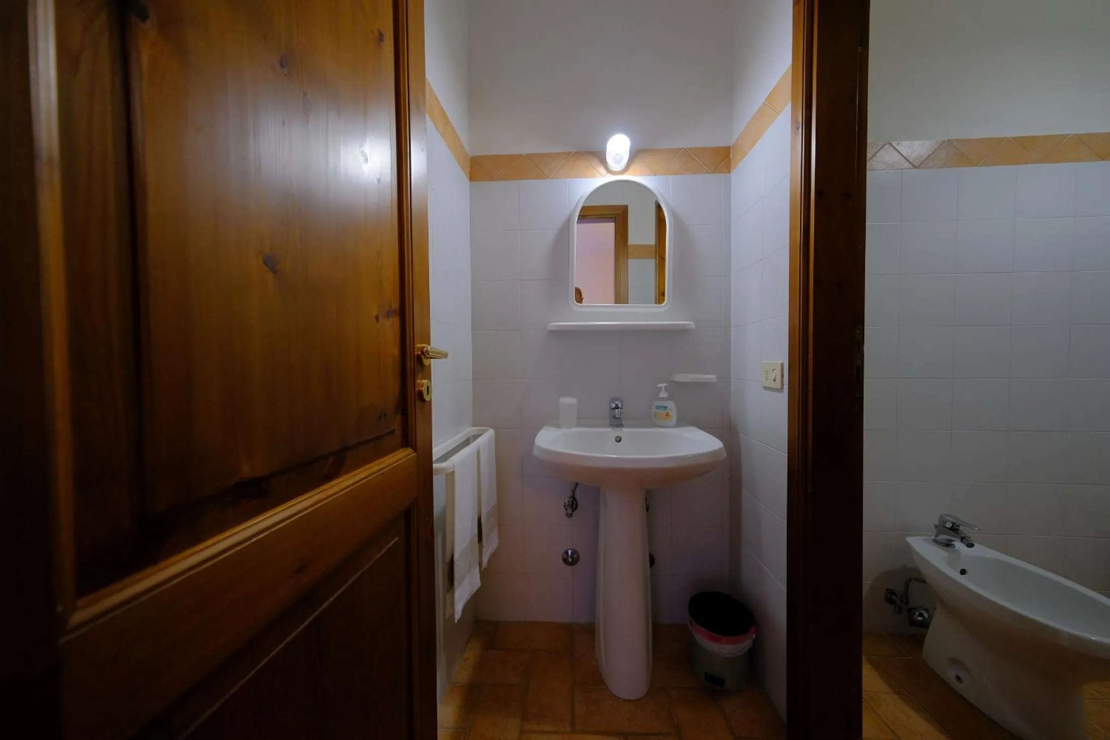 Bathroom in Agriturismo Montegonfoli