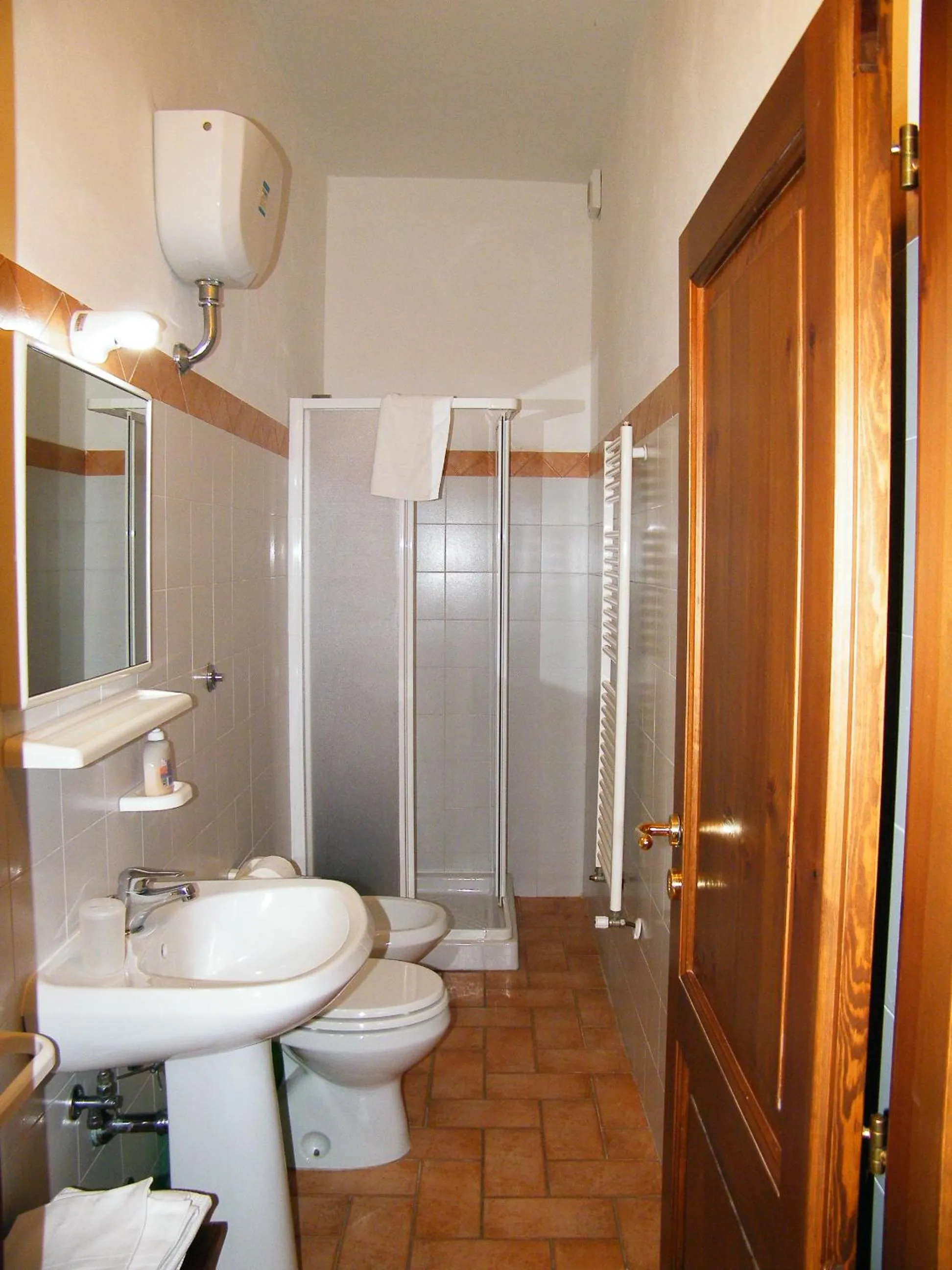 Shower in Agriturismo Montegonfoli