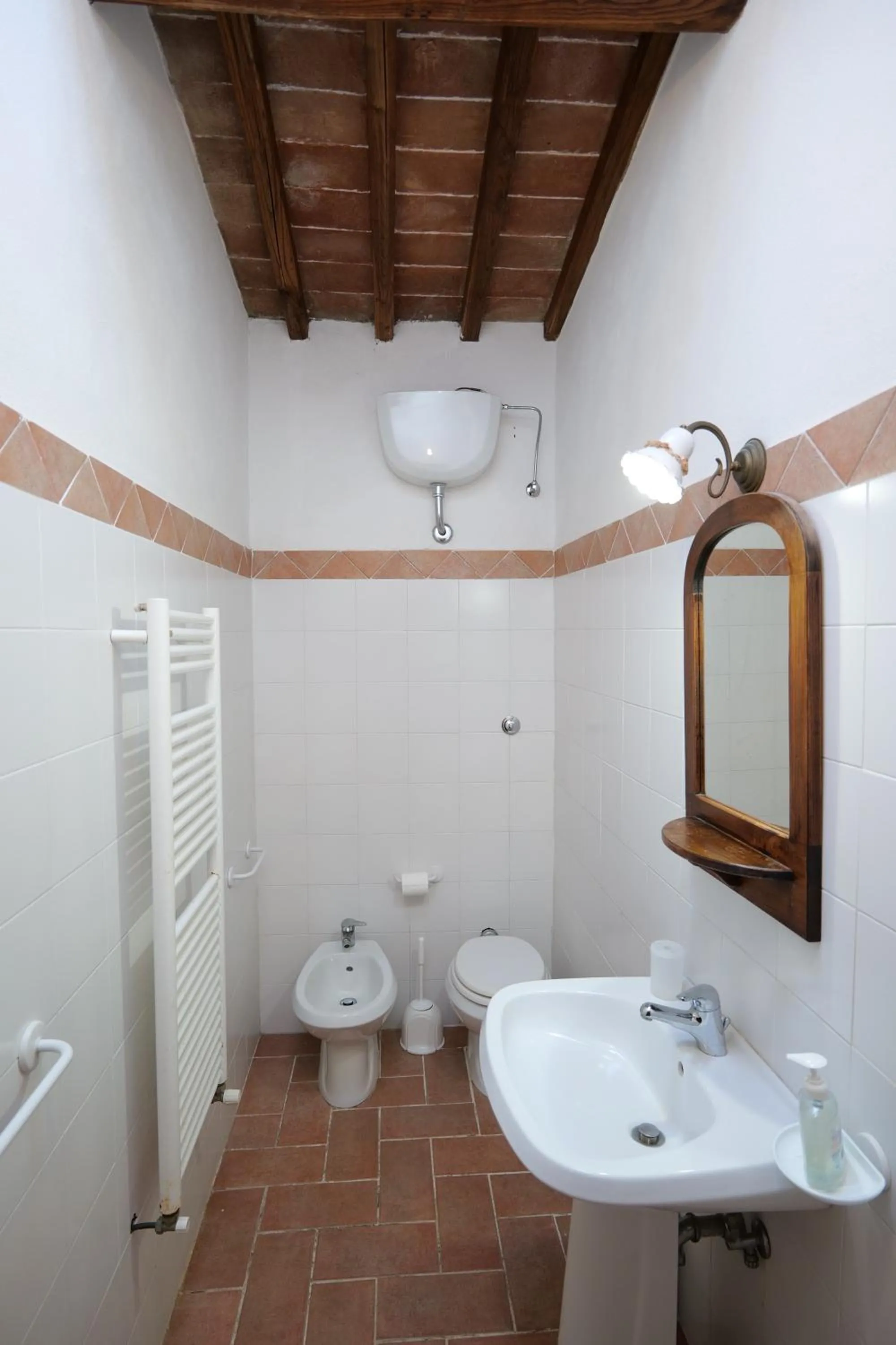 Bathroom in Agriturismo Montegonfoli