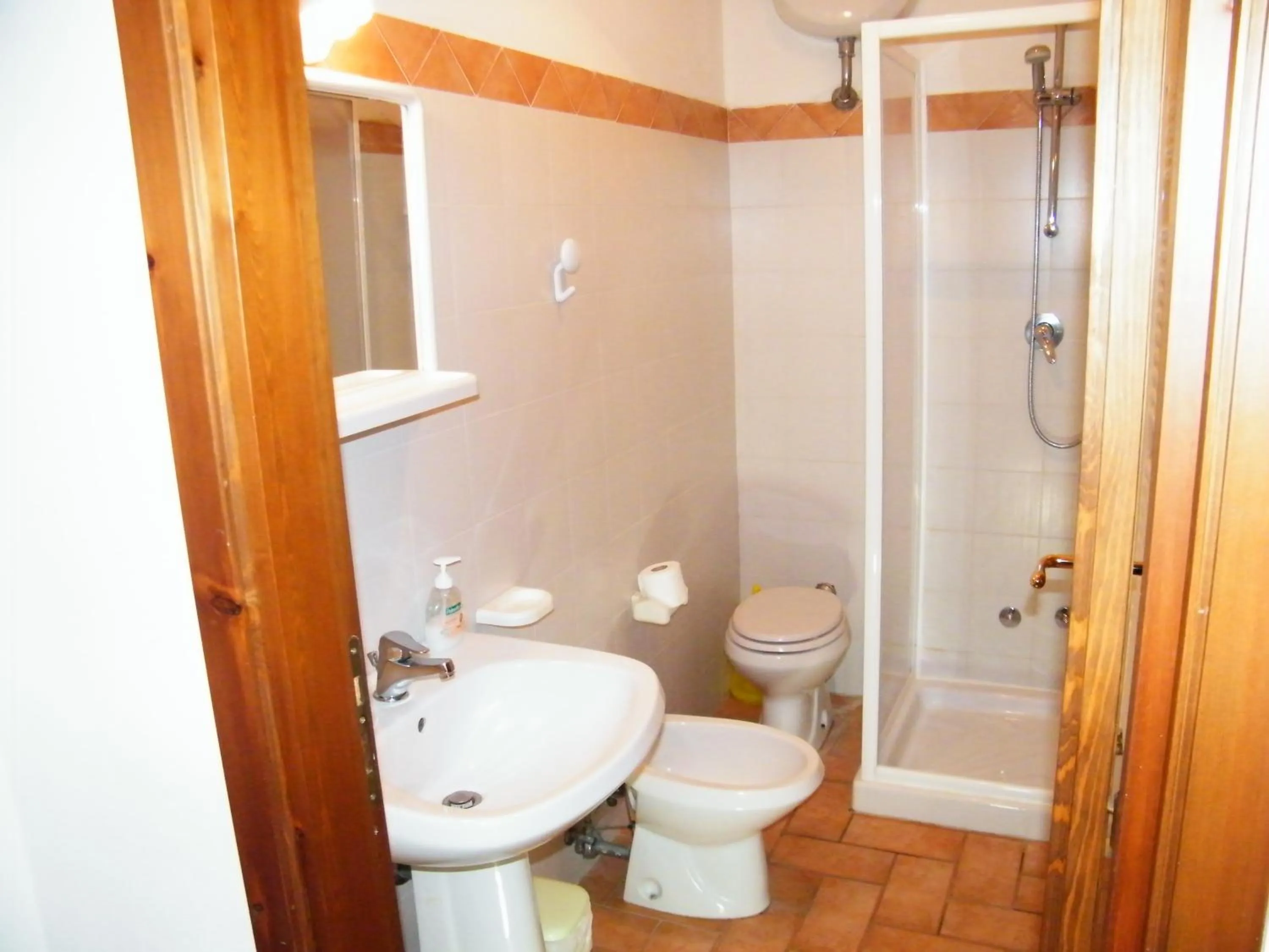 Shower in Agriturismo Montegonfoli