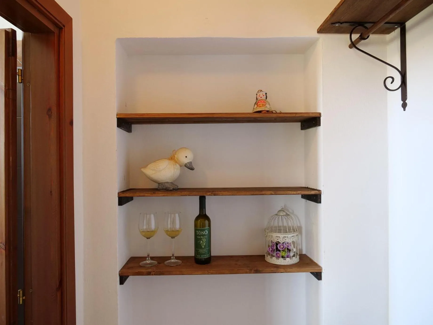 Library in Agriturismo Montegonfoli