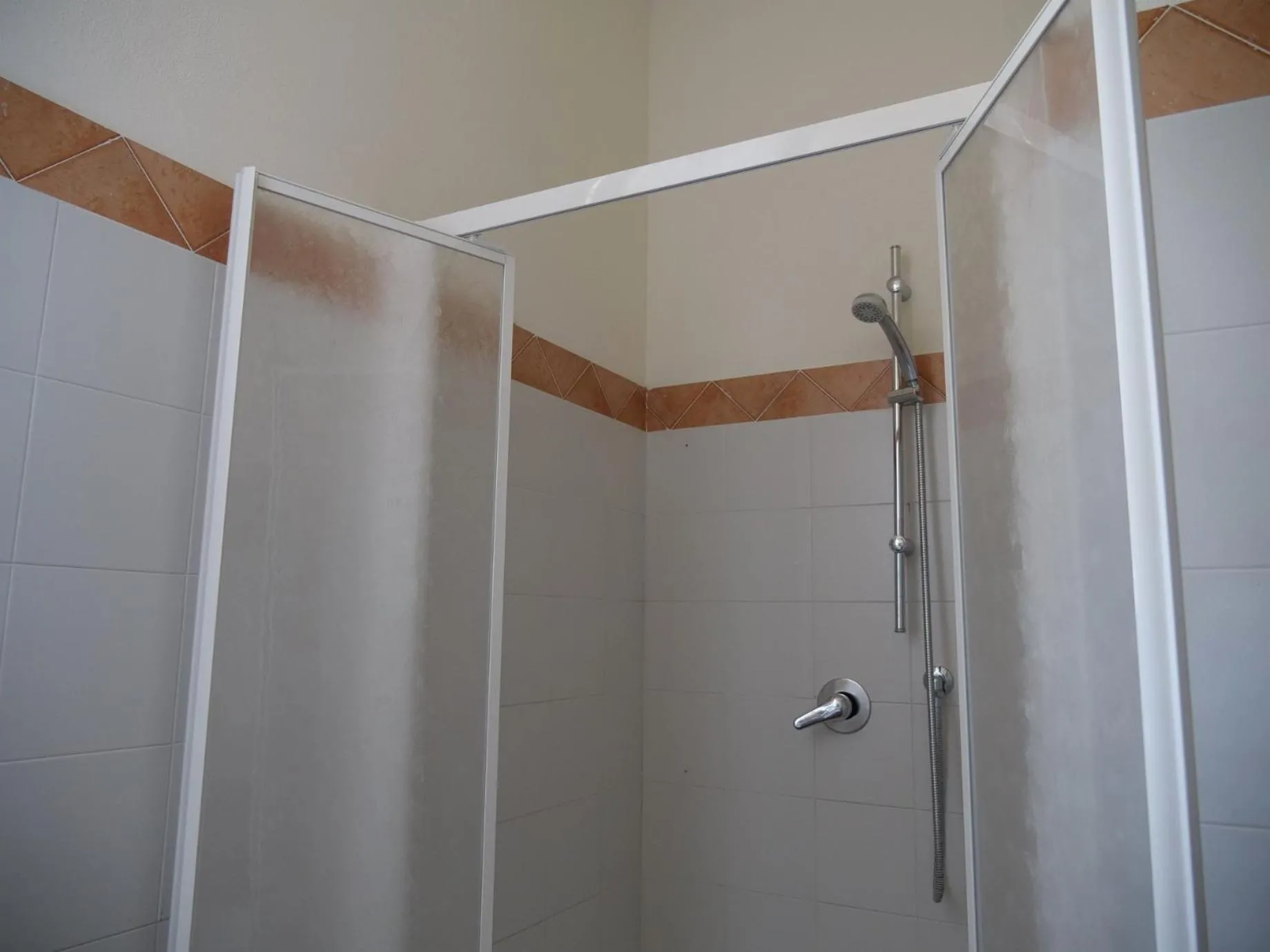 Shower in Agriturismo Montegonfoli