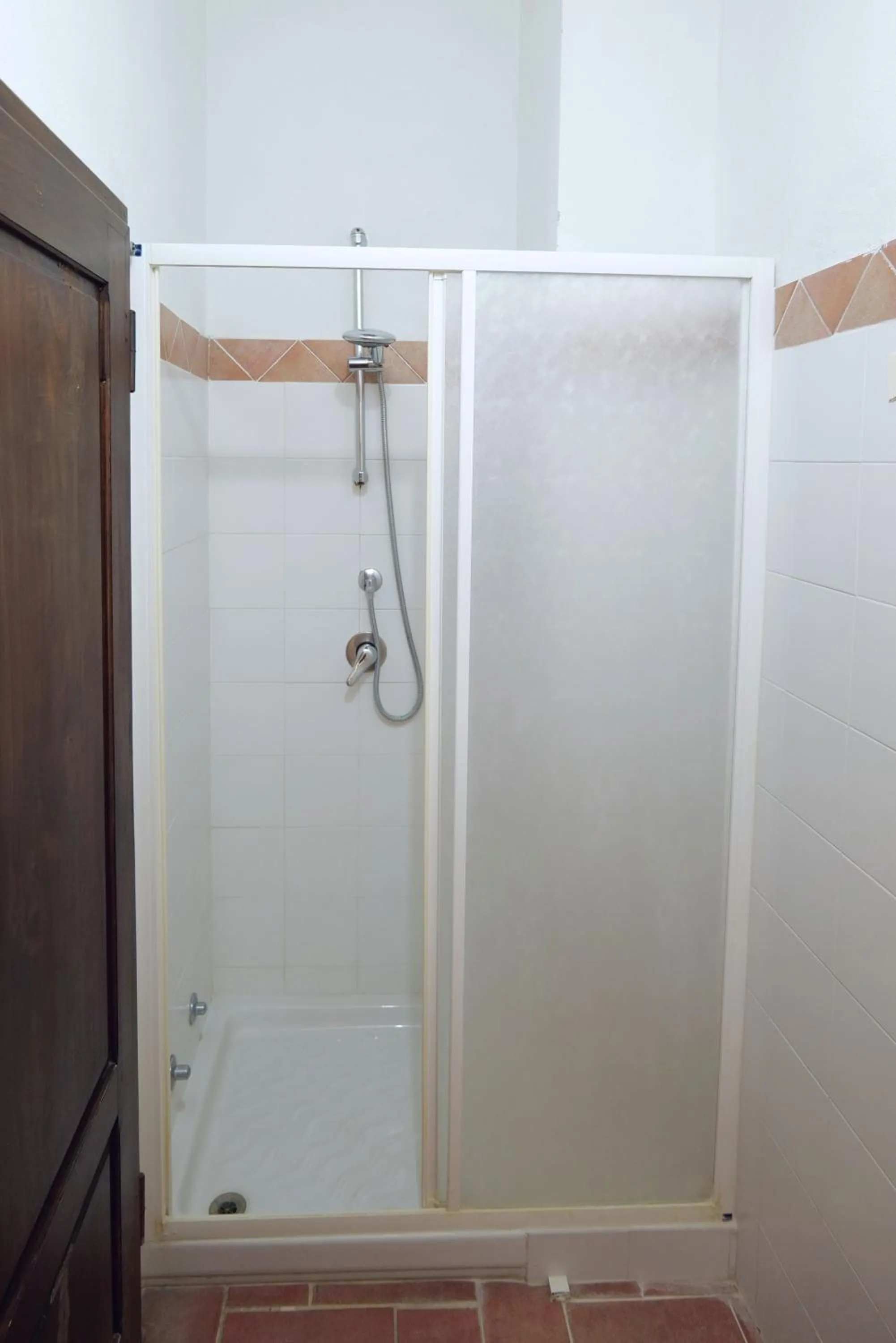 Shower in Agriturismo Montegonfoli
