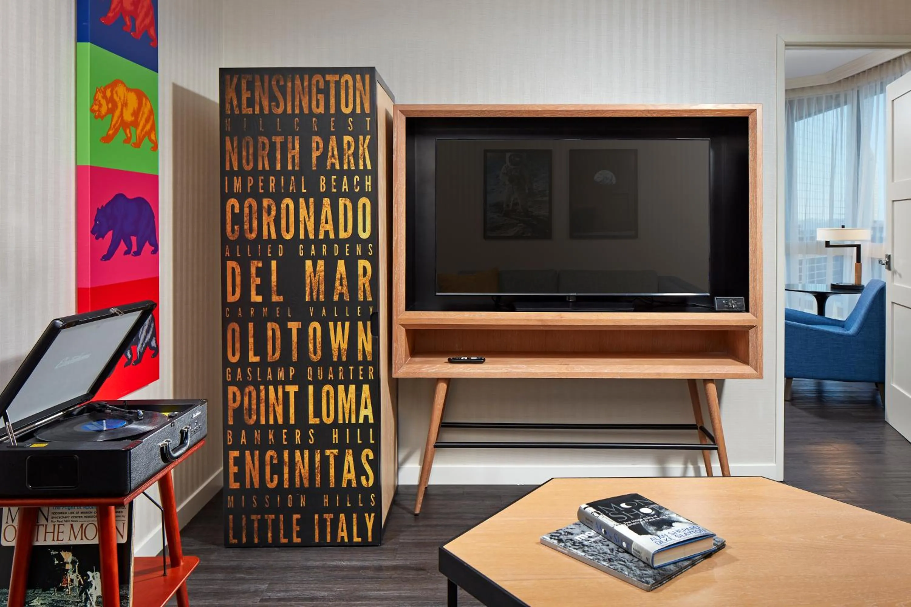 TV and multimedia in The Bristol Hotel San Diego