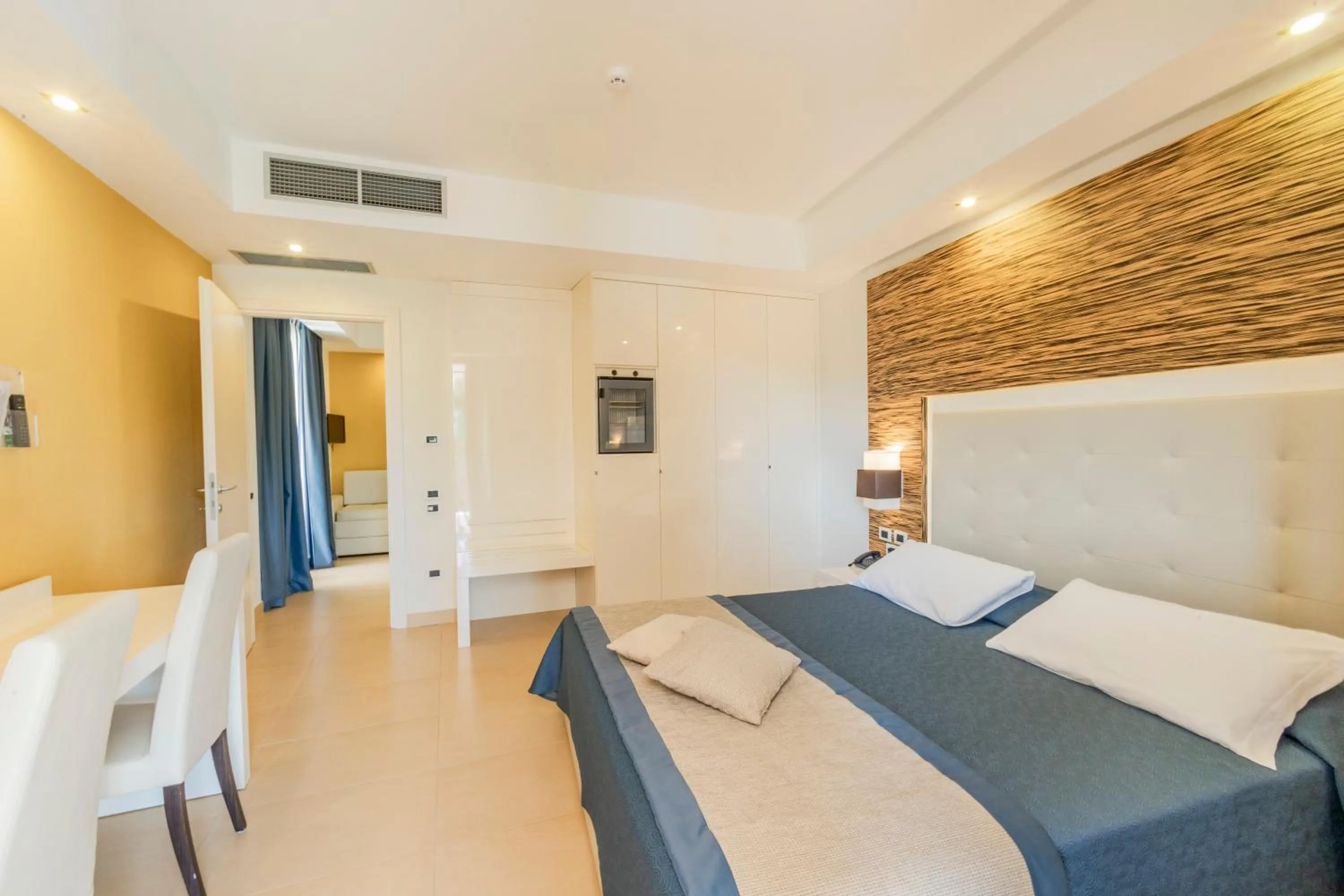 Photo of the whole room, Bed in Prince Franklyn Hotel