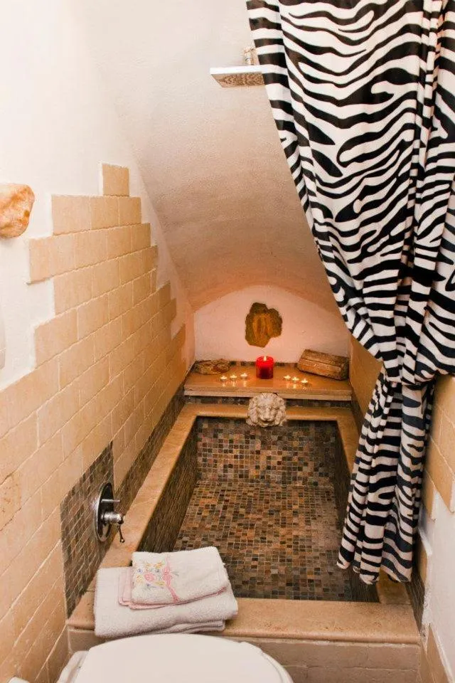 Bathroom in Palazzo Maggiore