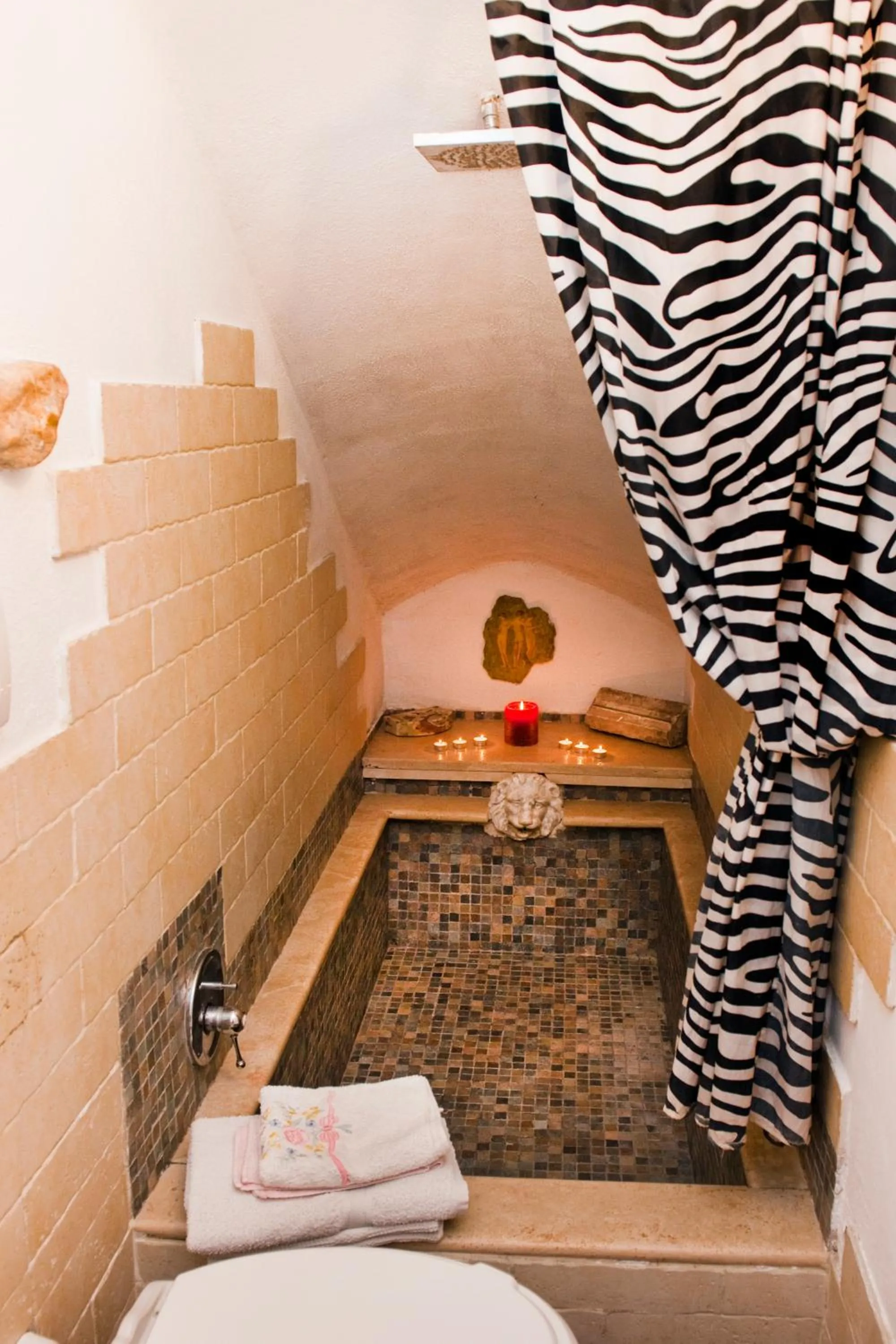 Bathroom in Palazzo Maggiore