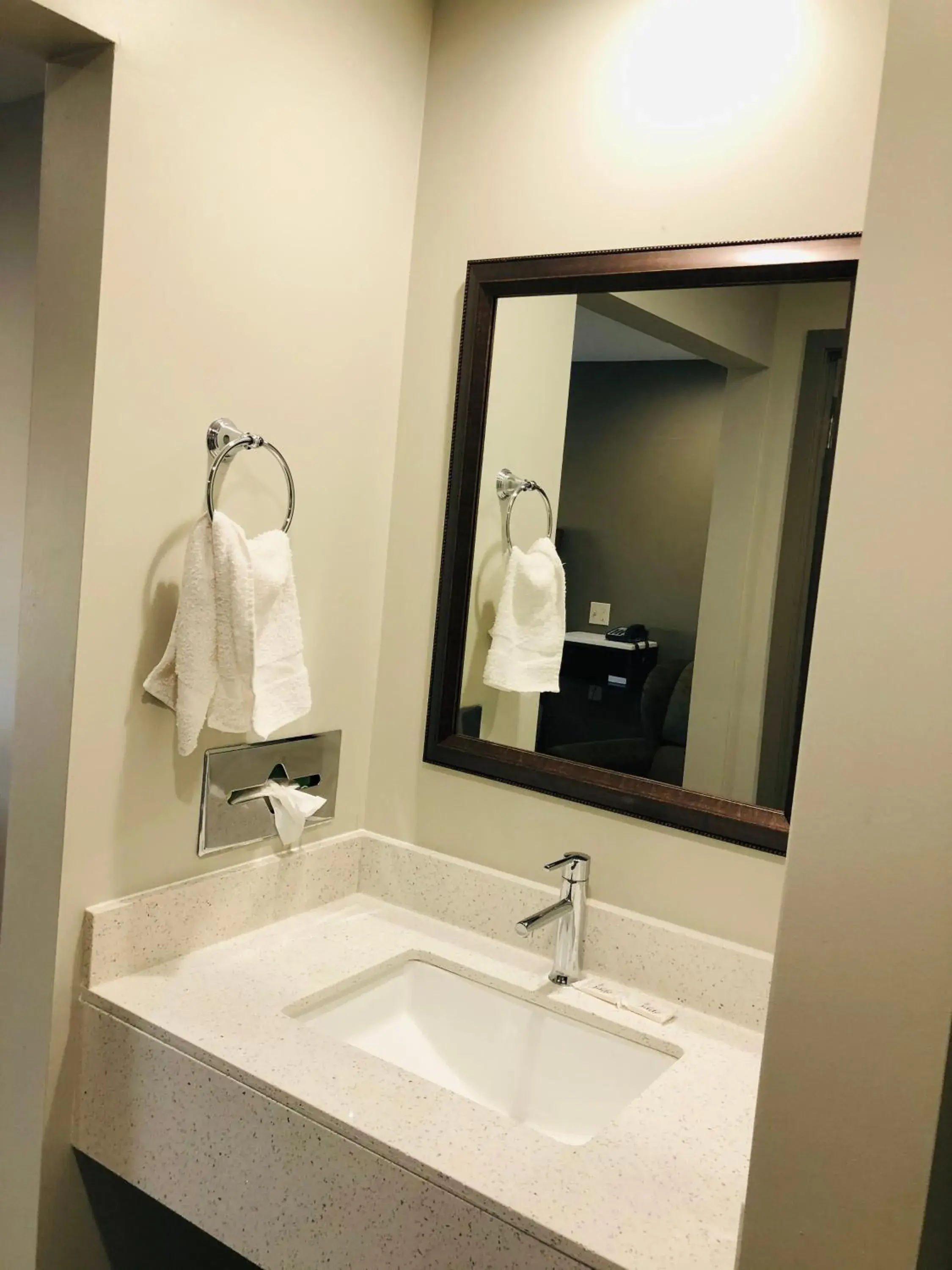 King Room with - Disability Access/Non-Smoking in BEL AIR MOTEL King Room with - Disability Access/Non-Smoking in BEL AIR MOTEL