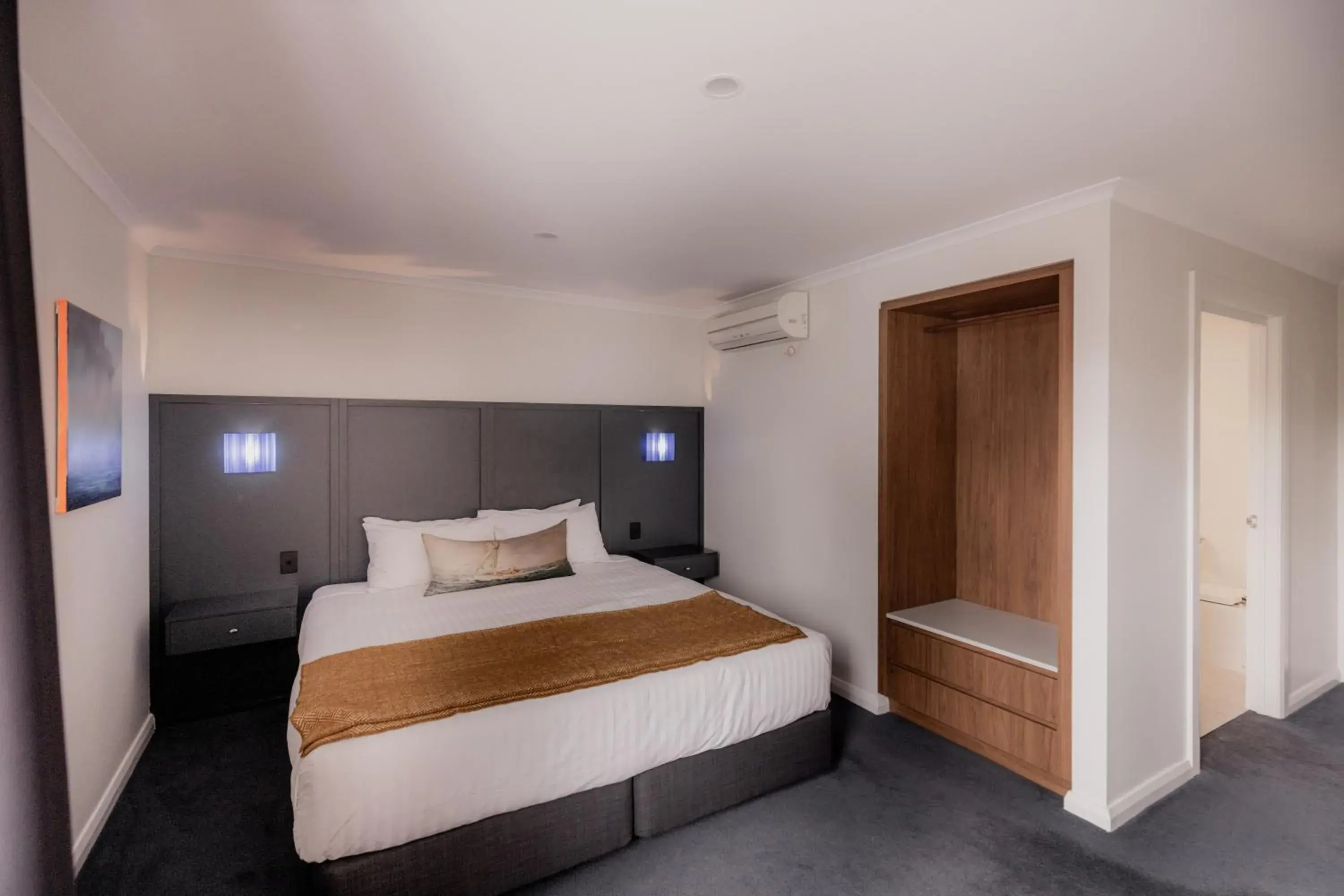 Superior Queen Room in Shipwrights Arms Hotel Superior Queen Room in Shipwrights Arms Hotel