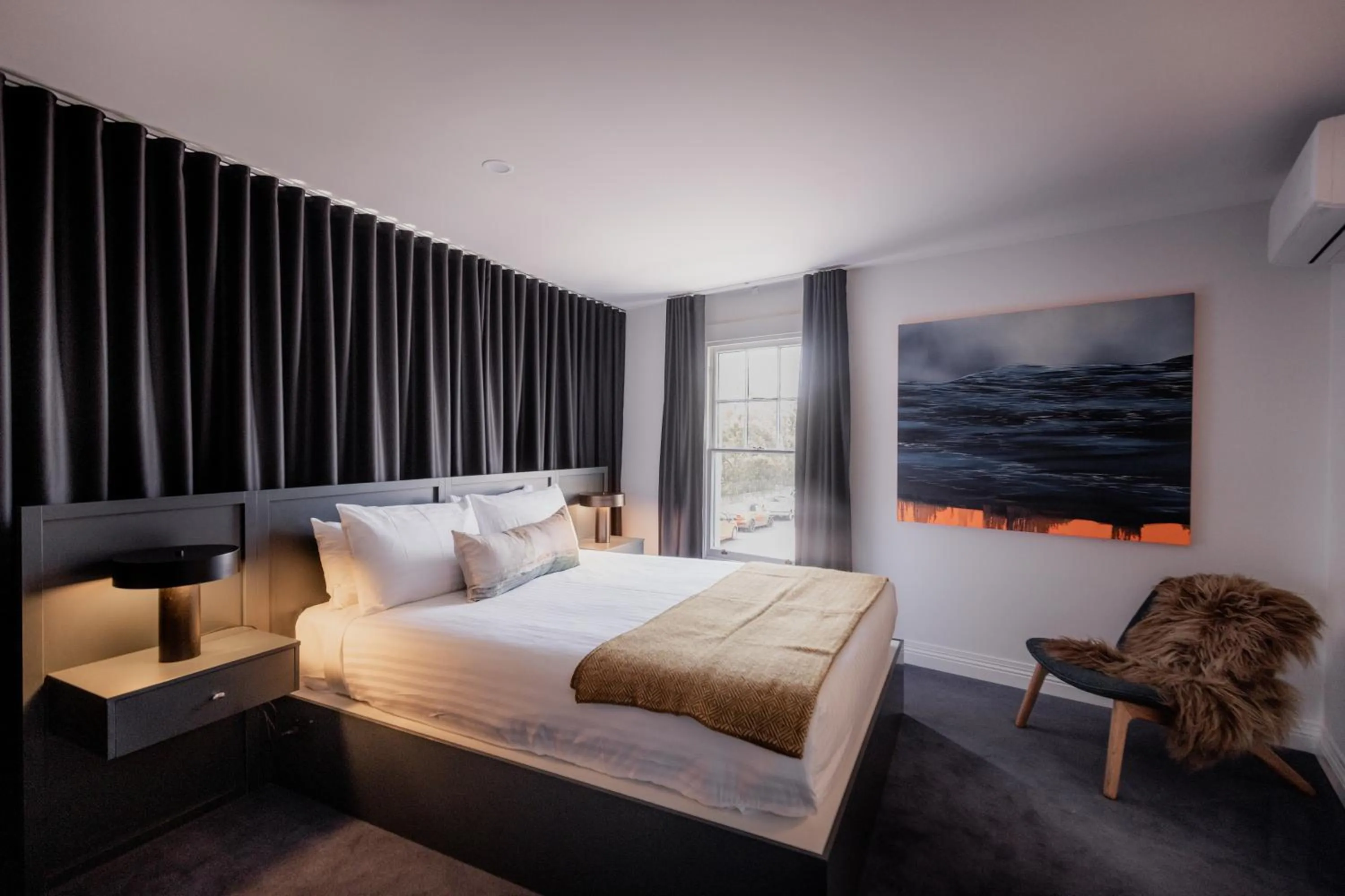 Bed in Shipwrights Arms Hotel