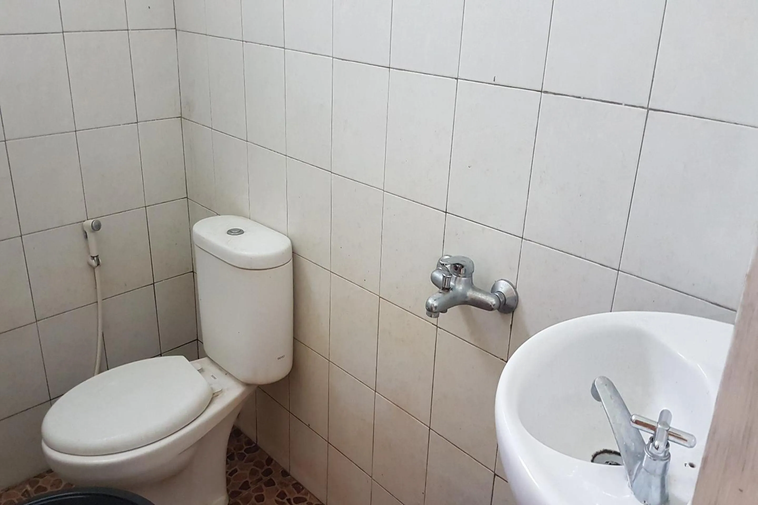 Bathroom in Hotel O Homestay Banyumili Samigaluh