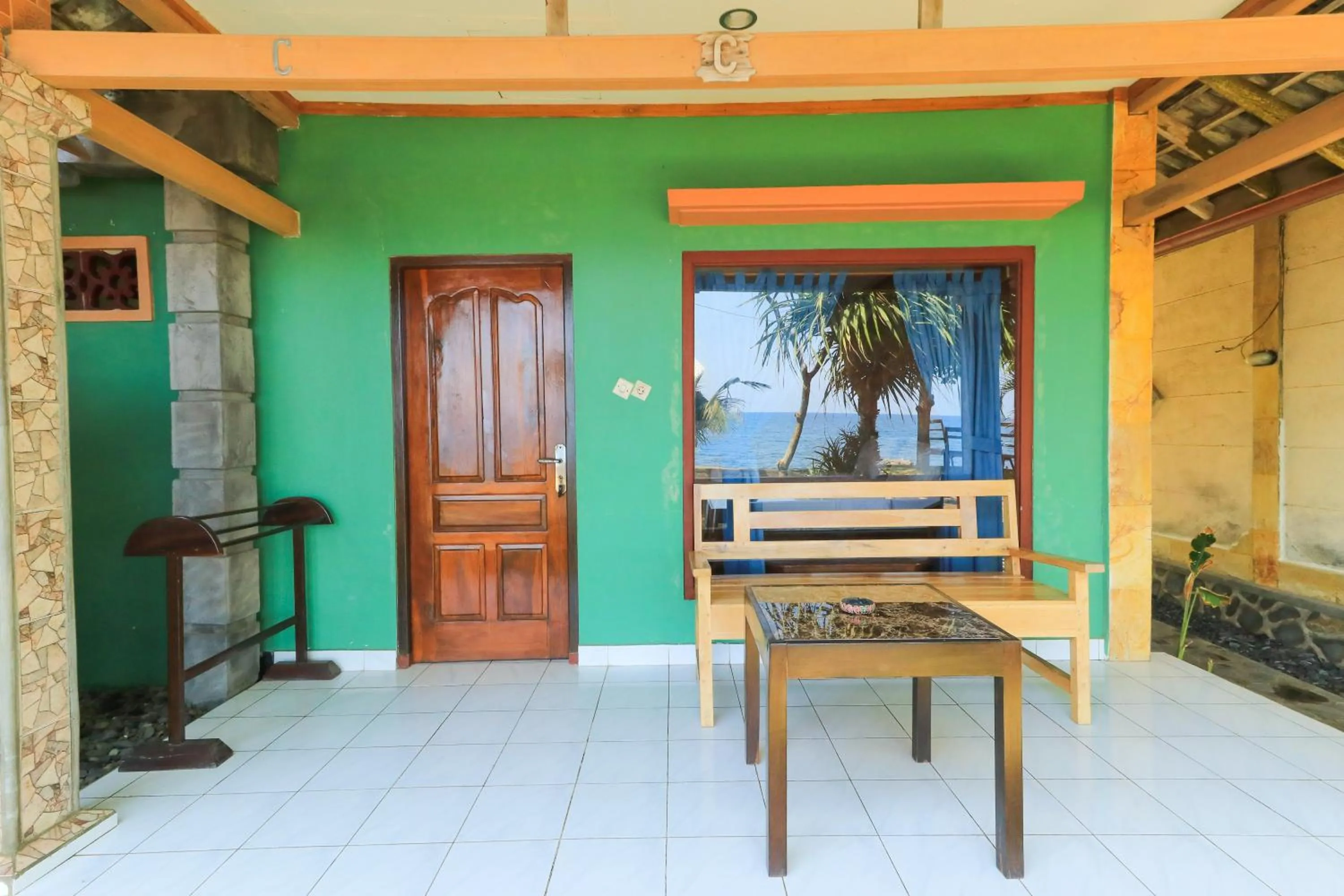 Patio in Hotel Tara Bar & Resto Air Sanih