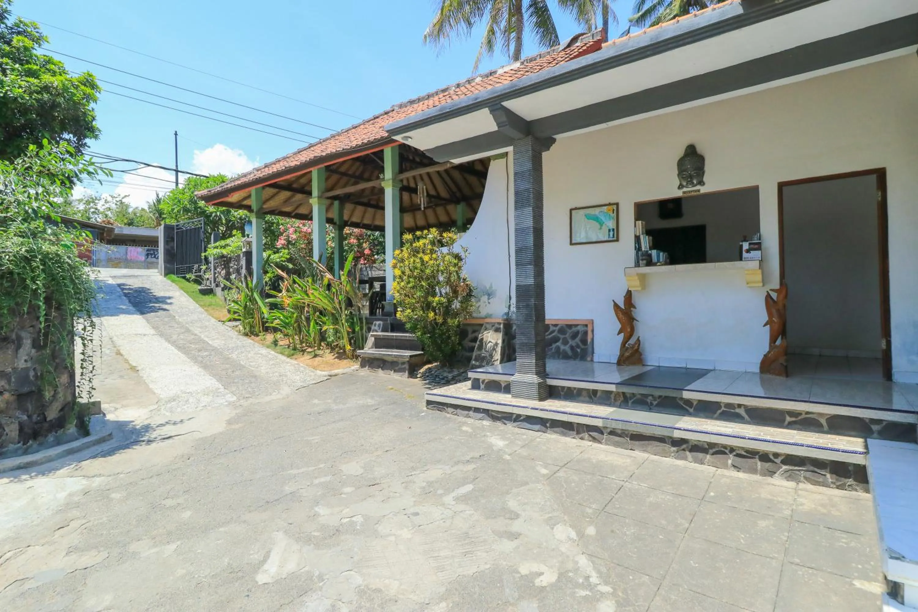 Property building in Hotel Tara Bar & Resto Air Sanih