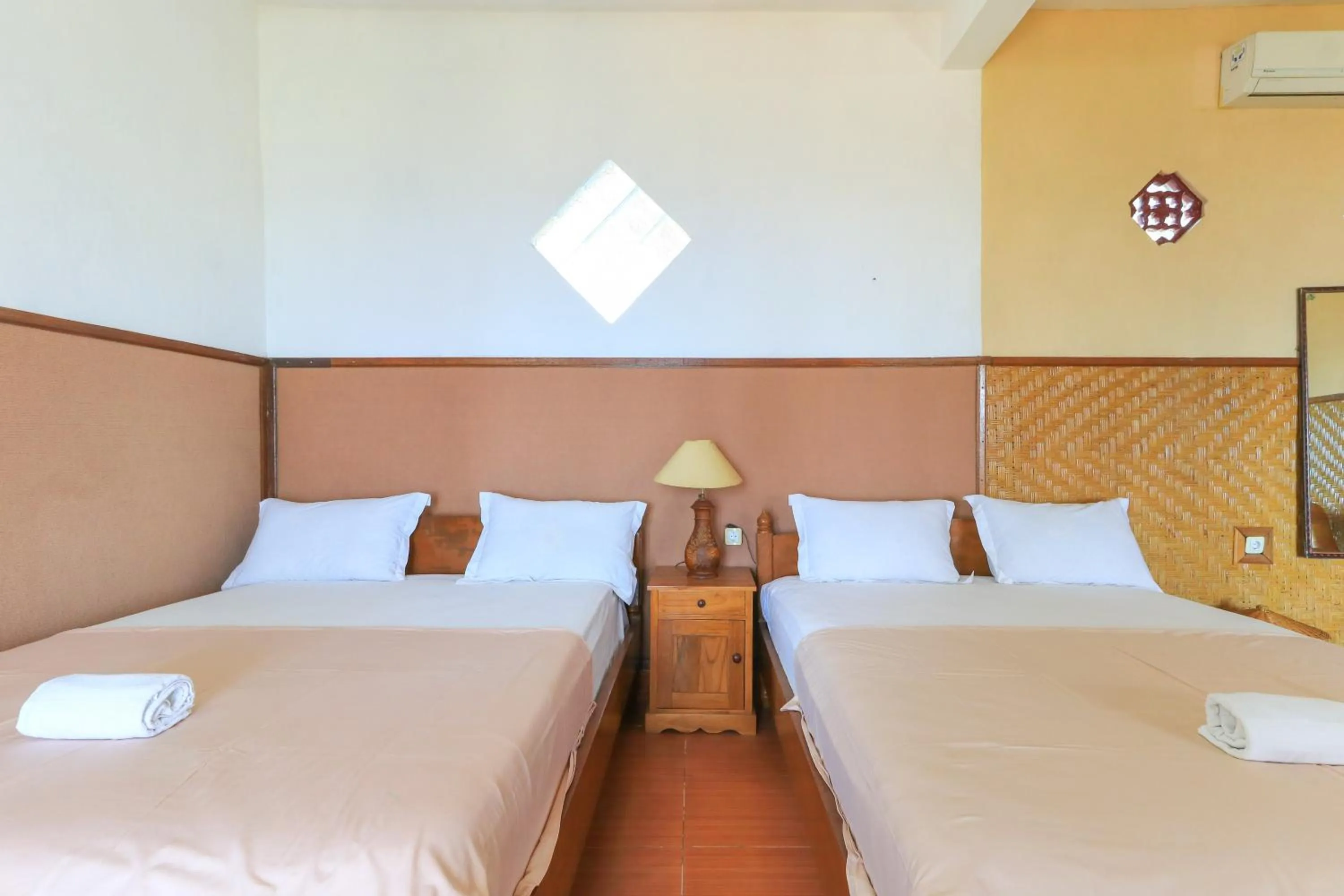 Bed in Hotel Tara Bar & Resto Air Sanih