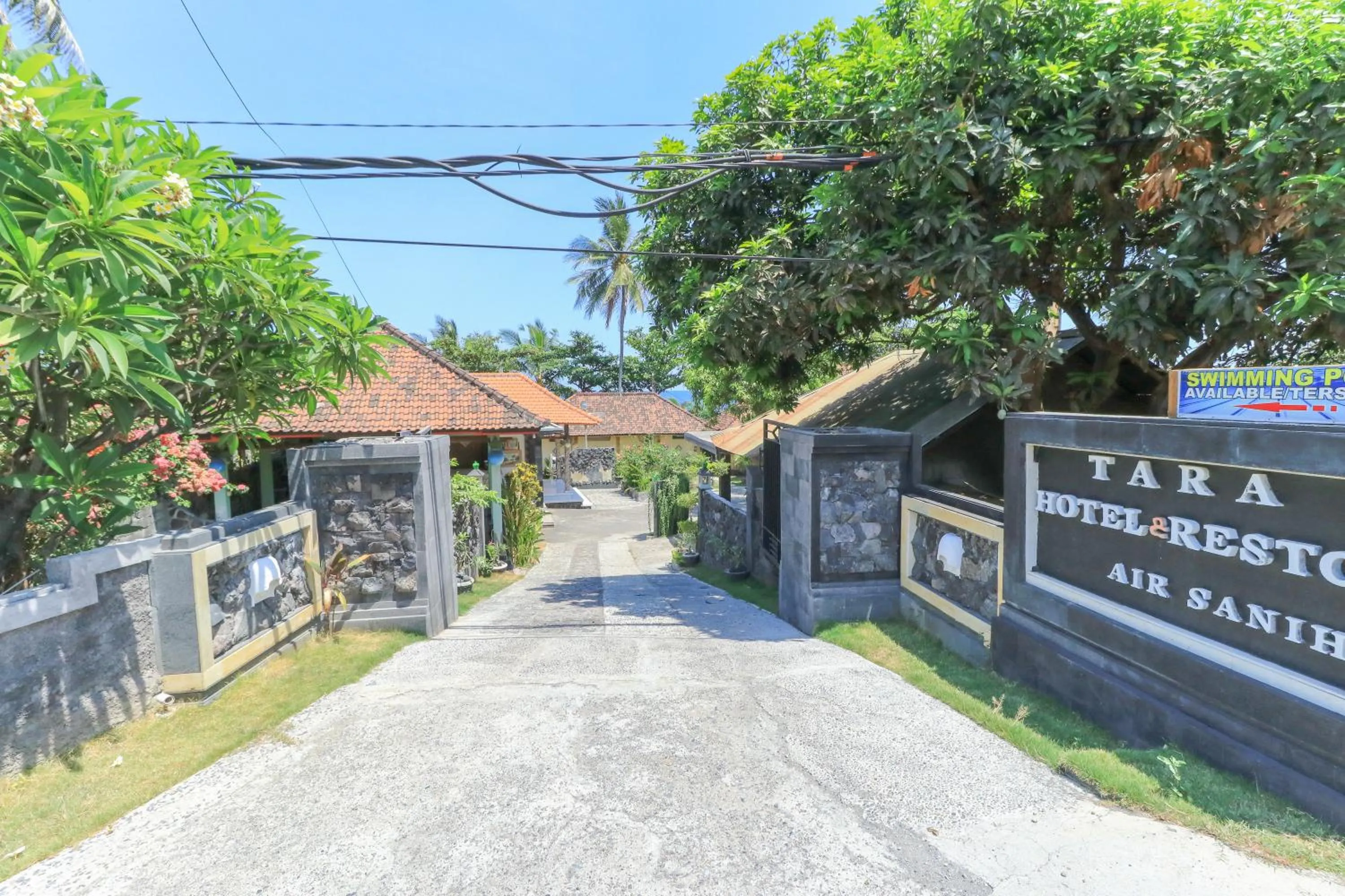 Property building in Hotel Tara Bar & Resto Air Sanih