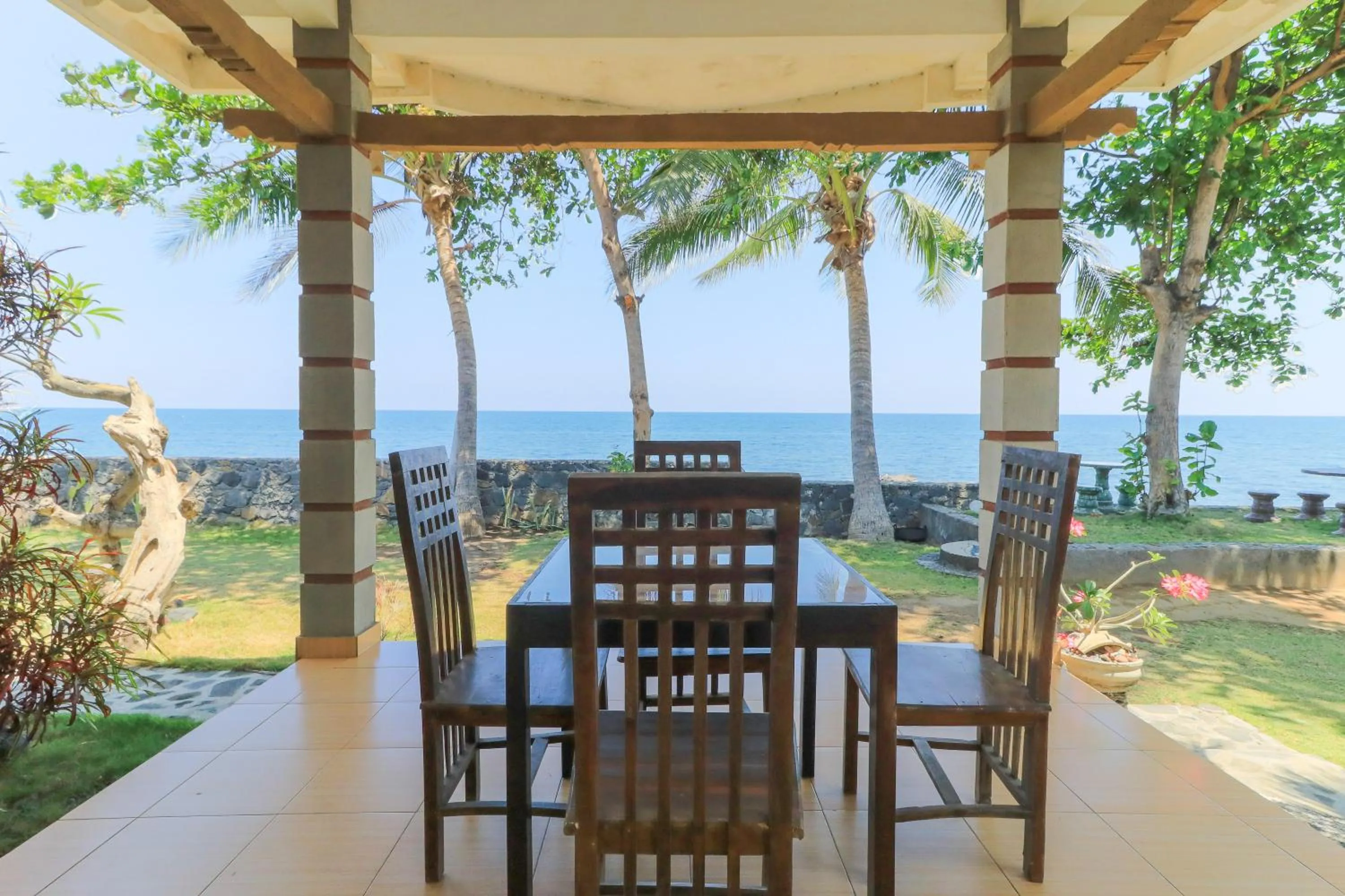 Seating area in Hotel Tara Bar & Resto Air Sanih