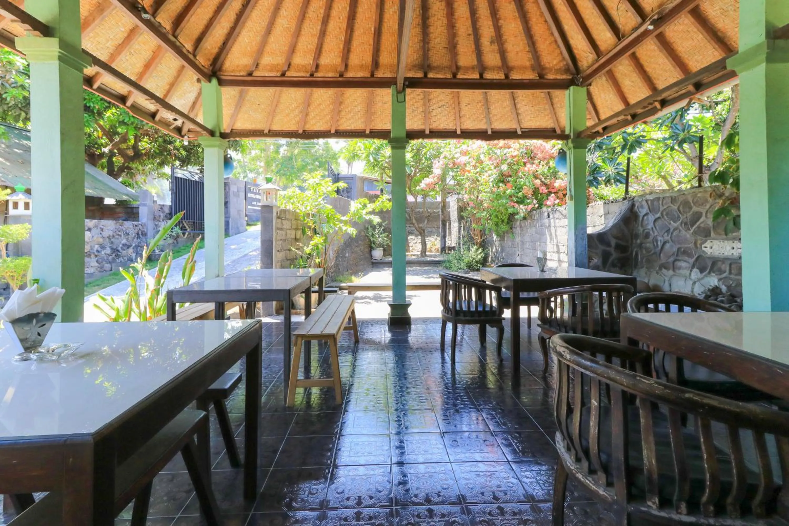 Property building in Hotel Tara Bar & Resto Air Sanih