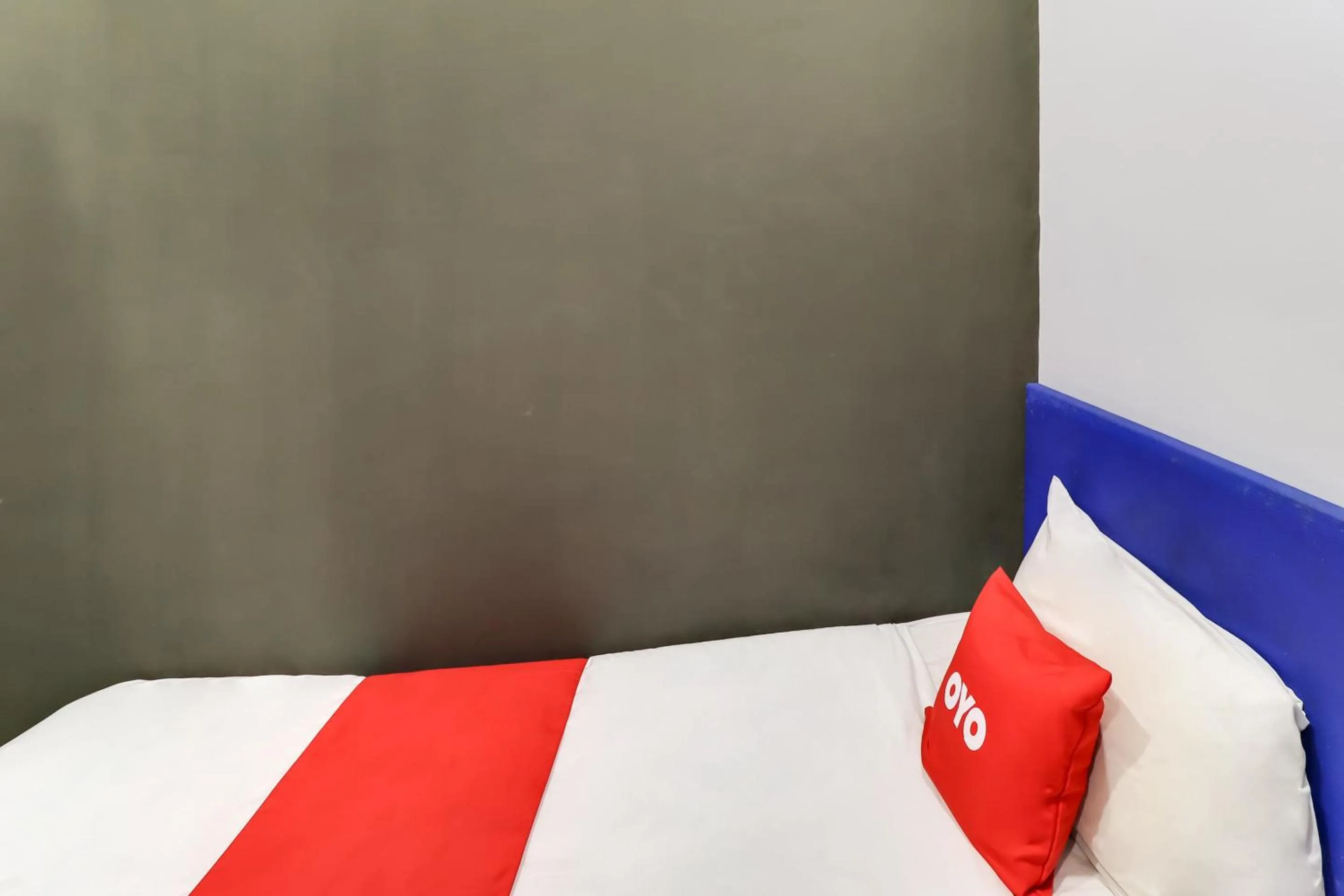 Bedroom, Bed in OYO 89381 Moonnight Hotel