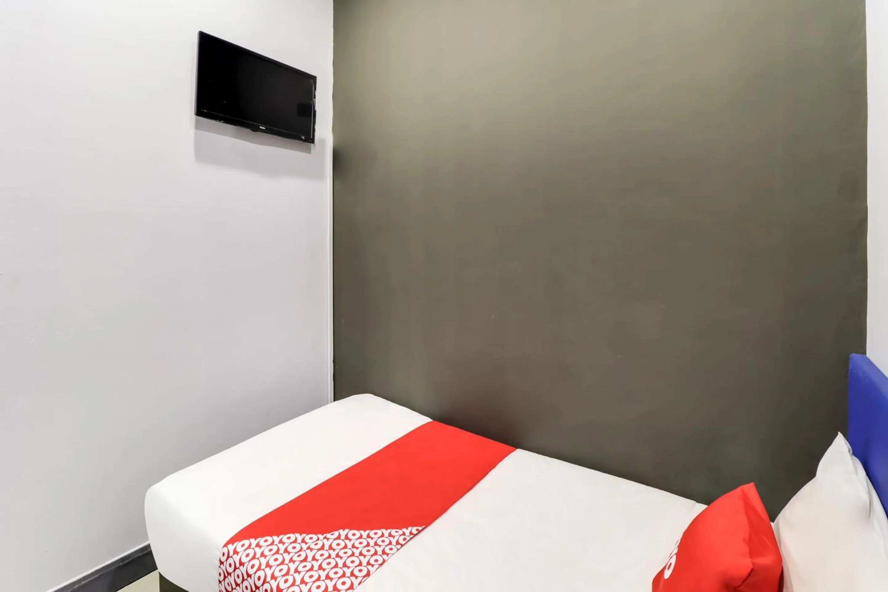 Bedroom, Bed in OYO 89381 Moonnight Hotel