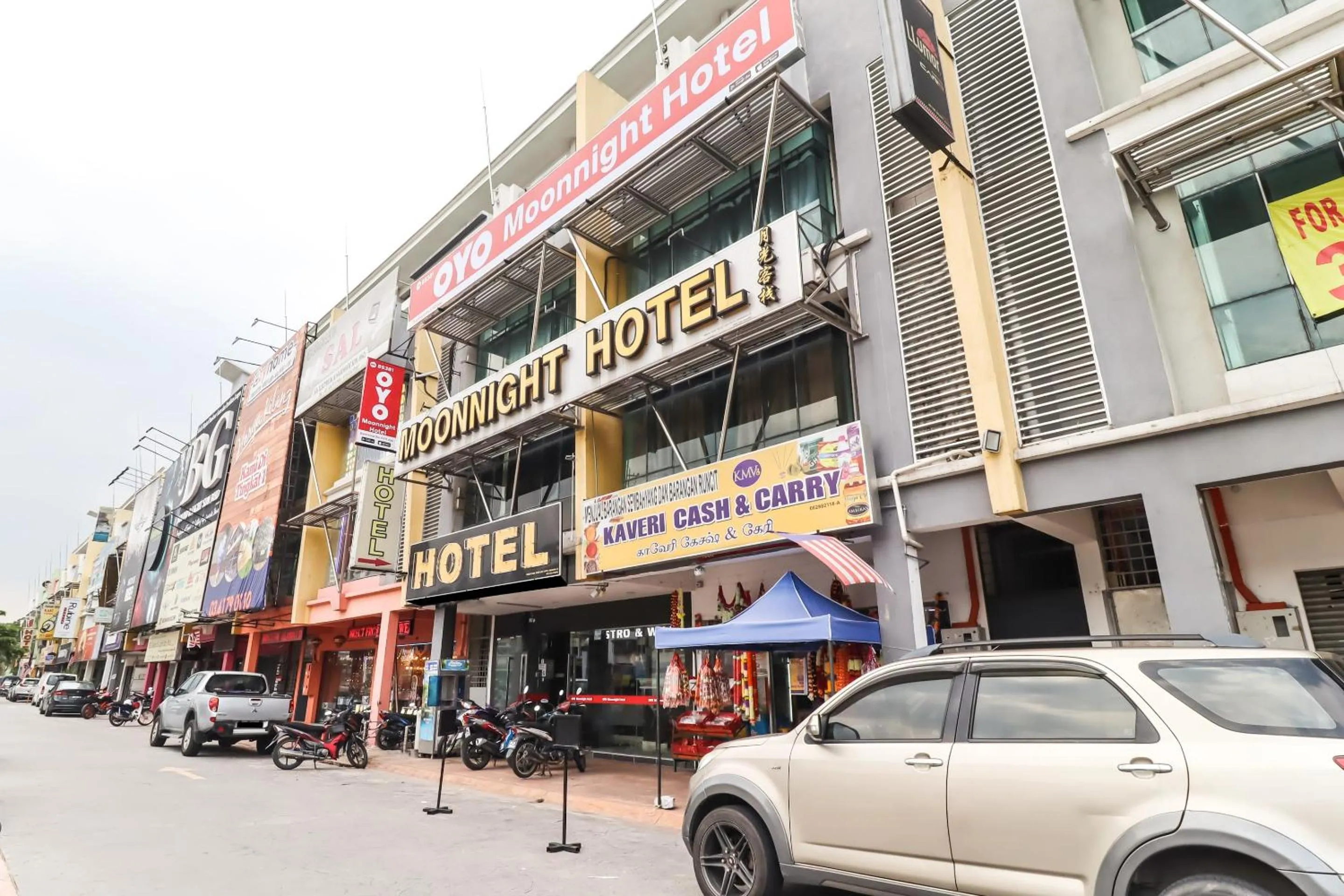 Facade/entrance in OYO 89381 Moonnight Hotel