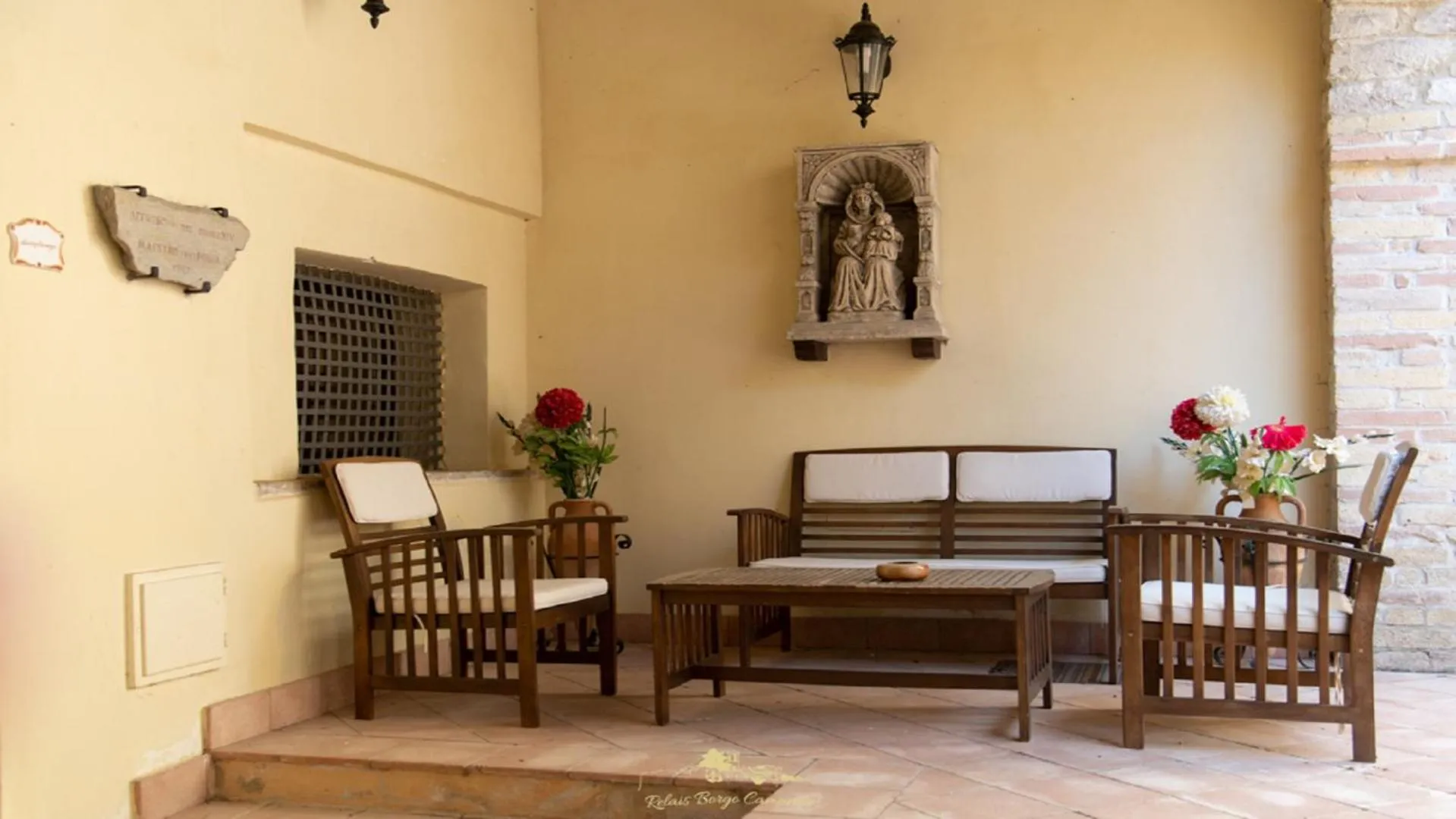 Patio in Relais Borgo Campello