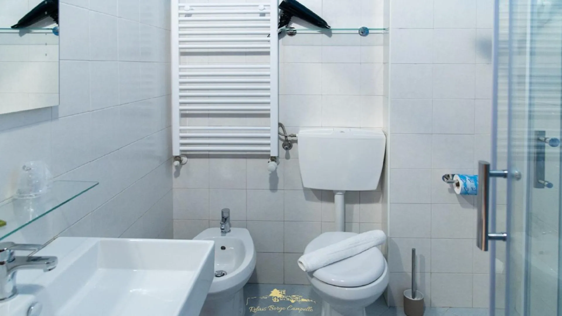 Bathroom in Relais Borgo Campello