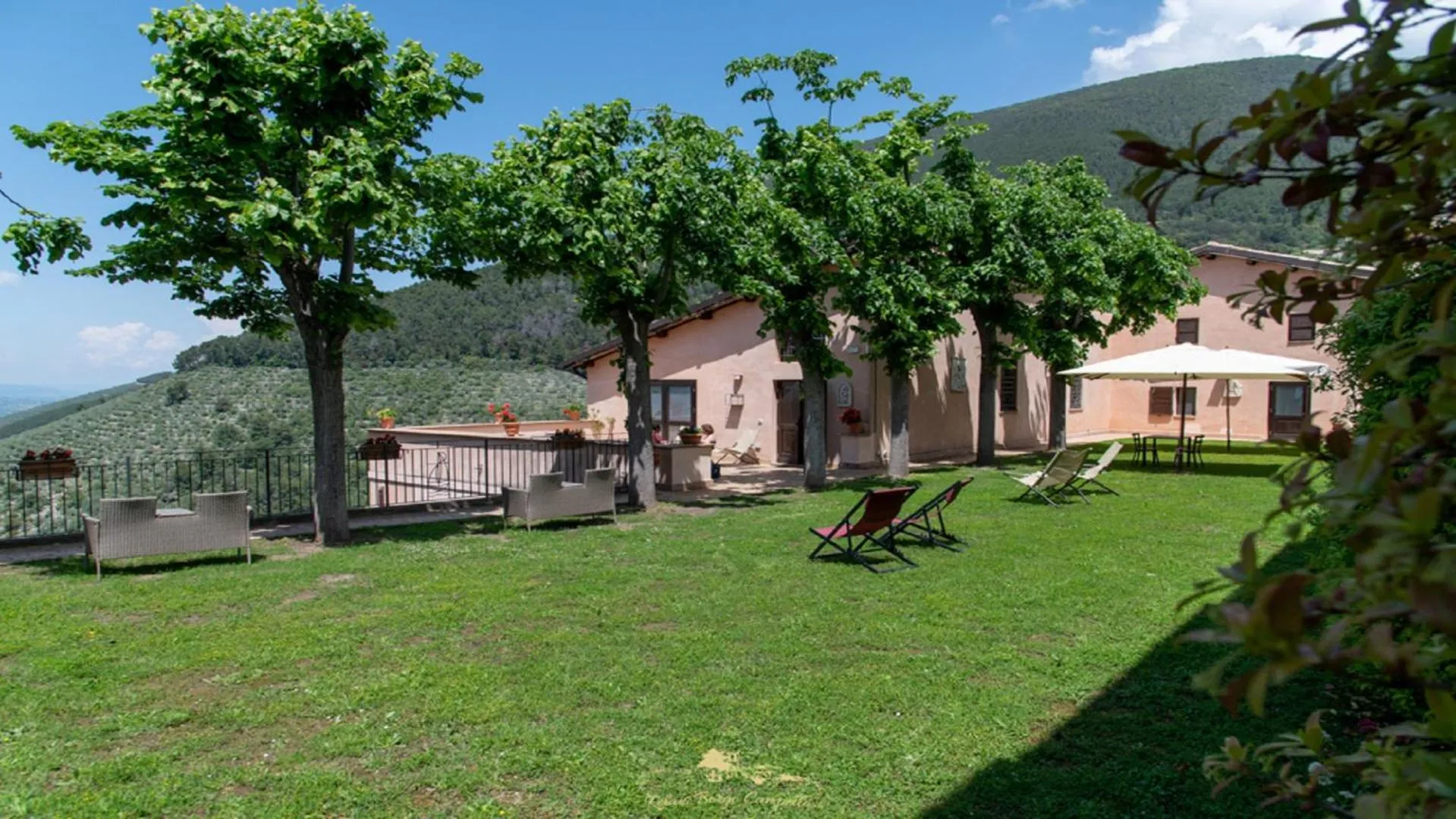 Garden view in Relais Borgo Campello